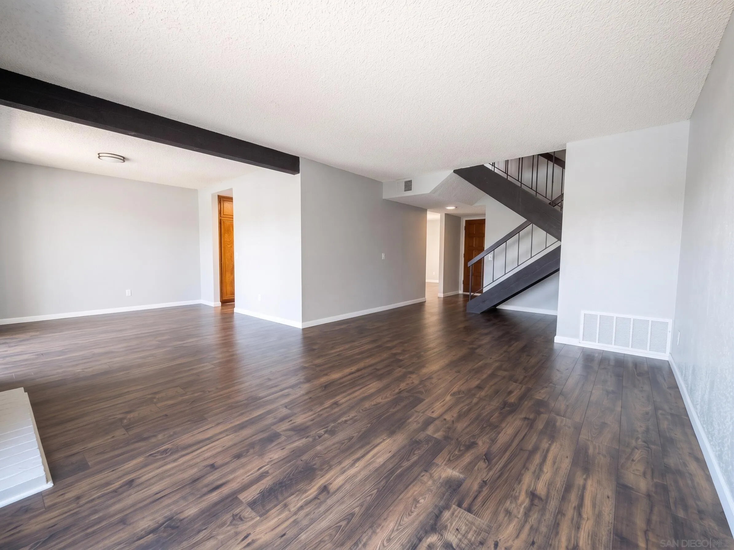 https://cdn.realtyfeed.com/cdn/127/260022074/7bf31cde6c1fd54e5036aa580f873e54.webp