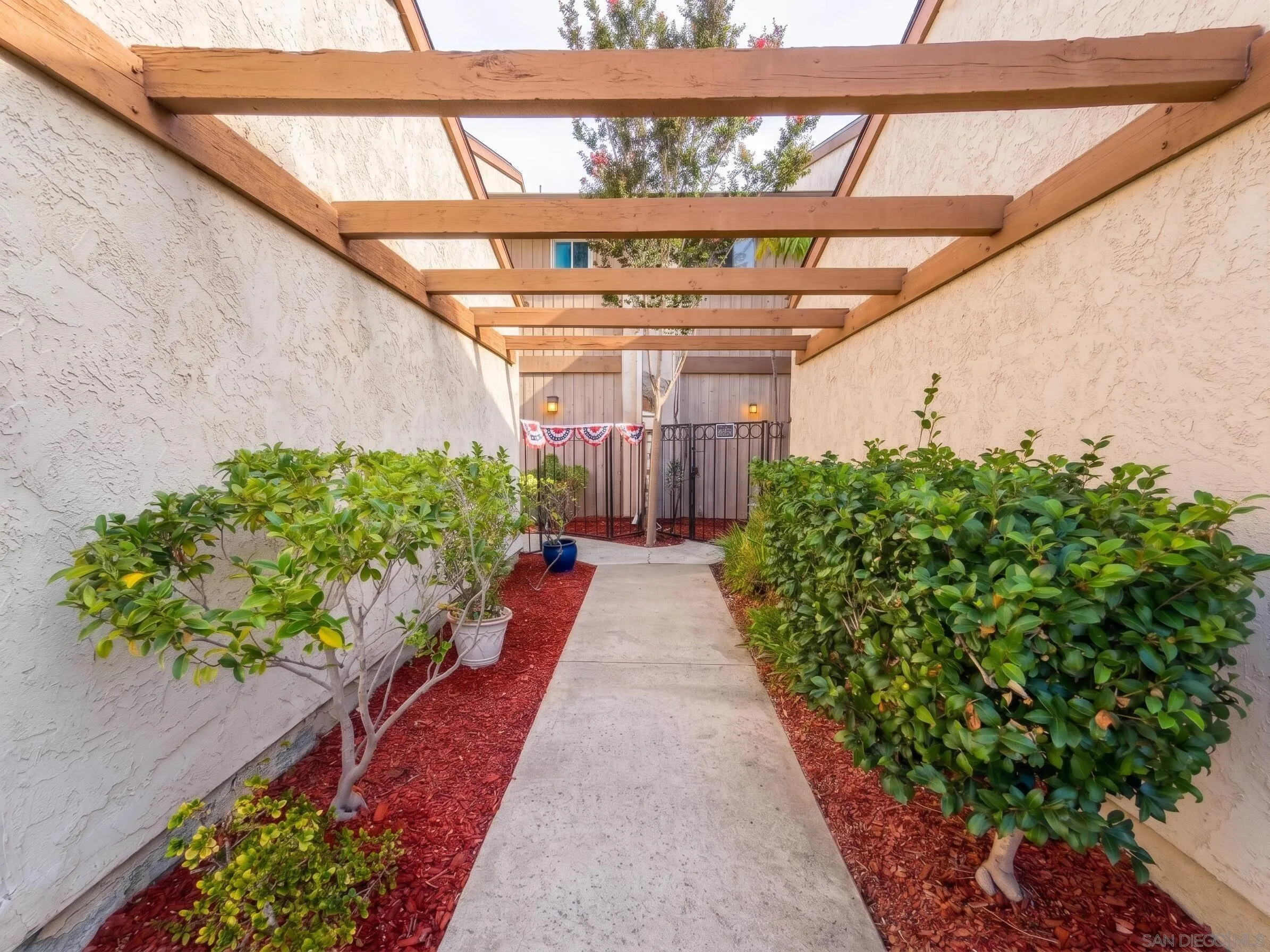 https://cdn.realtyfeed.com/cdn/127/260022074/bac844e10d43995c7b25d638d749f7da.webp