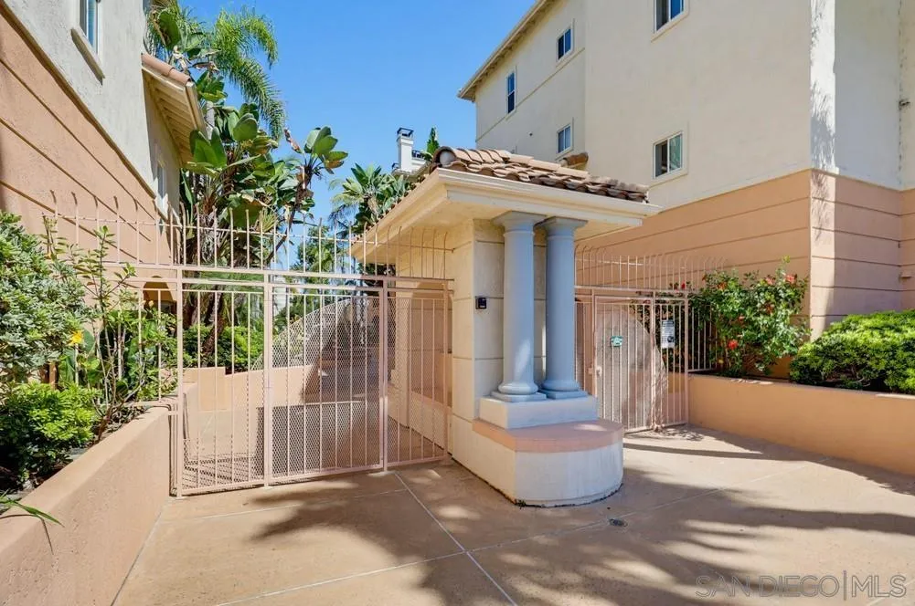 https://cdn.realtyfeed.com/cdn/127/260022075/f3acc5e6d7307206cc64e399eee1baad.webp