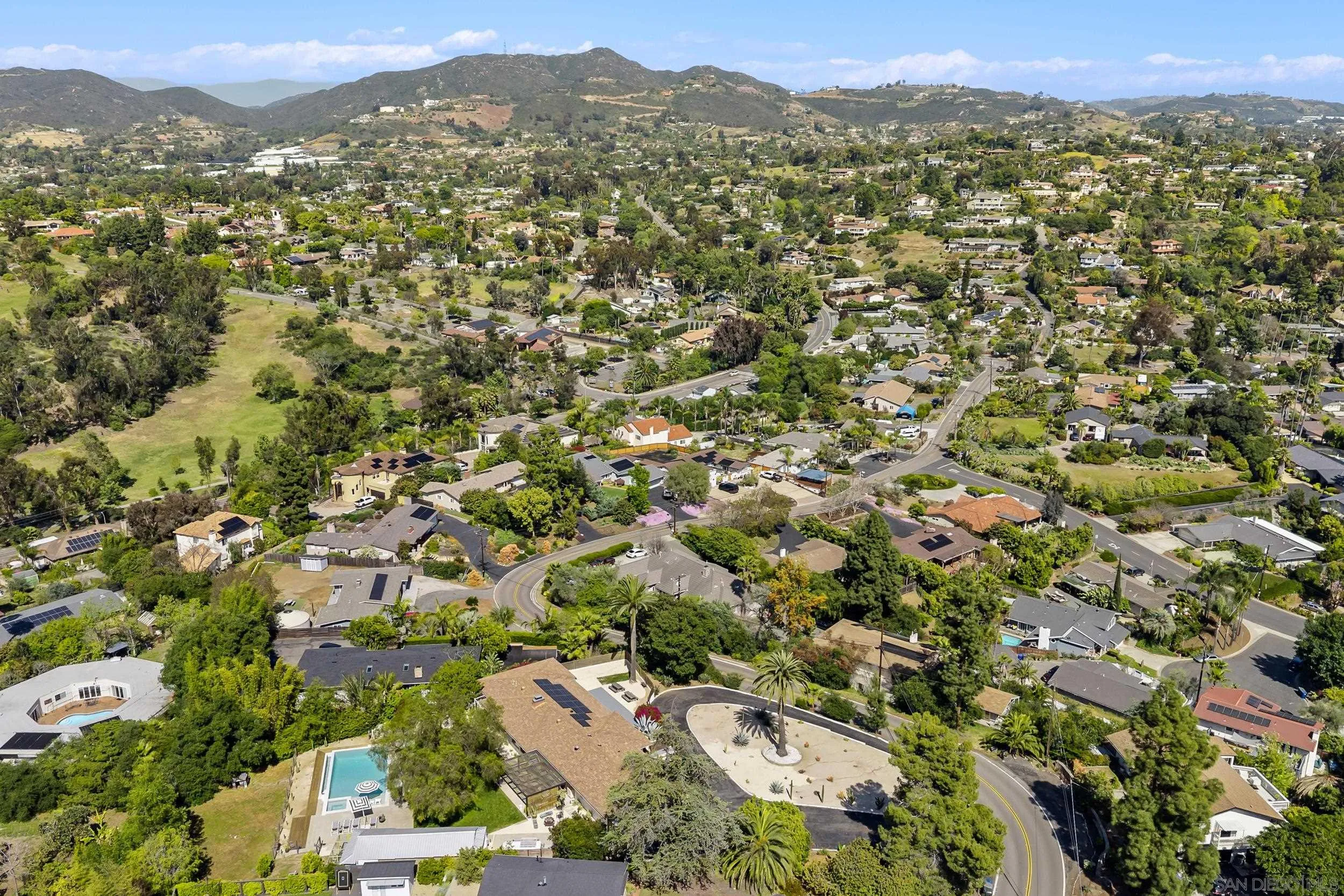 https://cdn.realtyfeed.com/cdn/127/260022077/4d67cef8eed4548adb1fd8db7f16644a.webp
