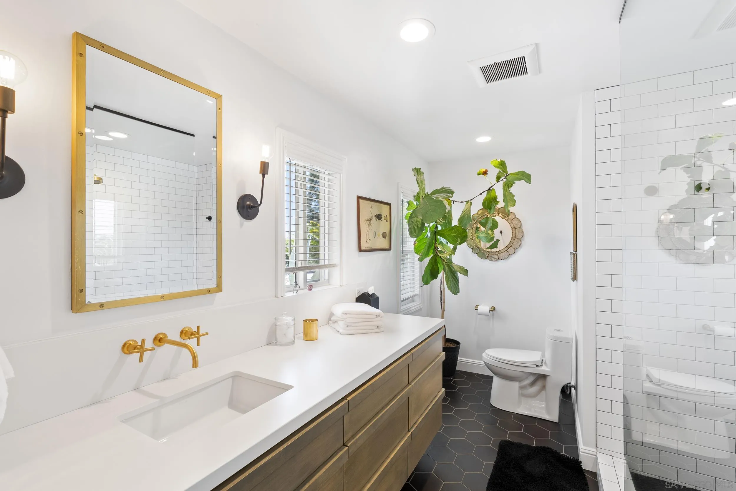 https://cdn.realtyfeed.com/cdn/127/260022077/a1638dd6fa733cbf5d649ef11dd49de7.webp