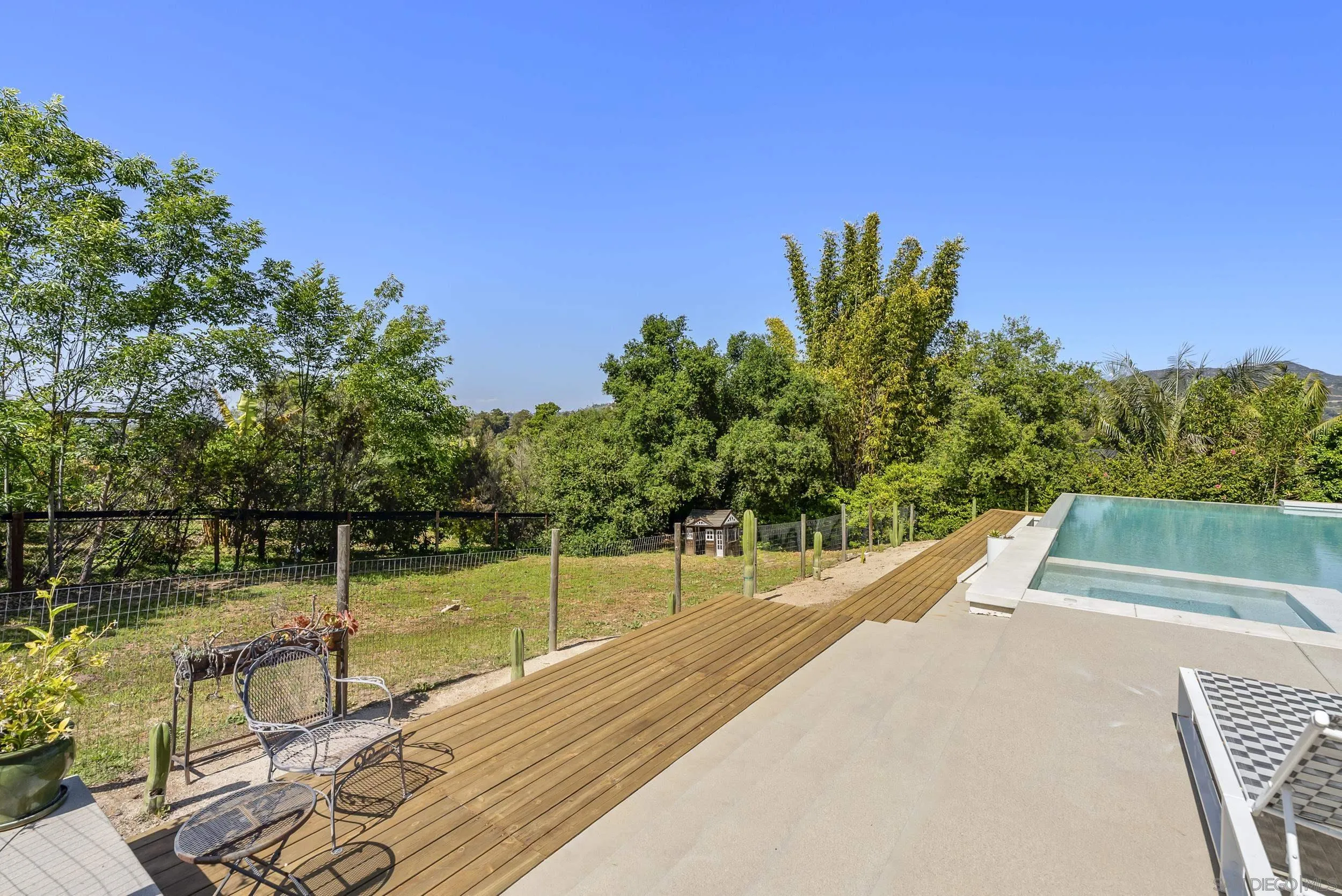 https://cdn.realtyfeed.com/cdn/127/260022077/b65c0afa5667ea4b4211c367d8ba15ed.webp