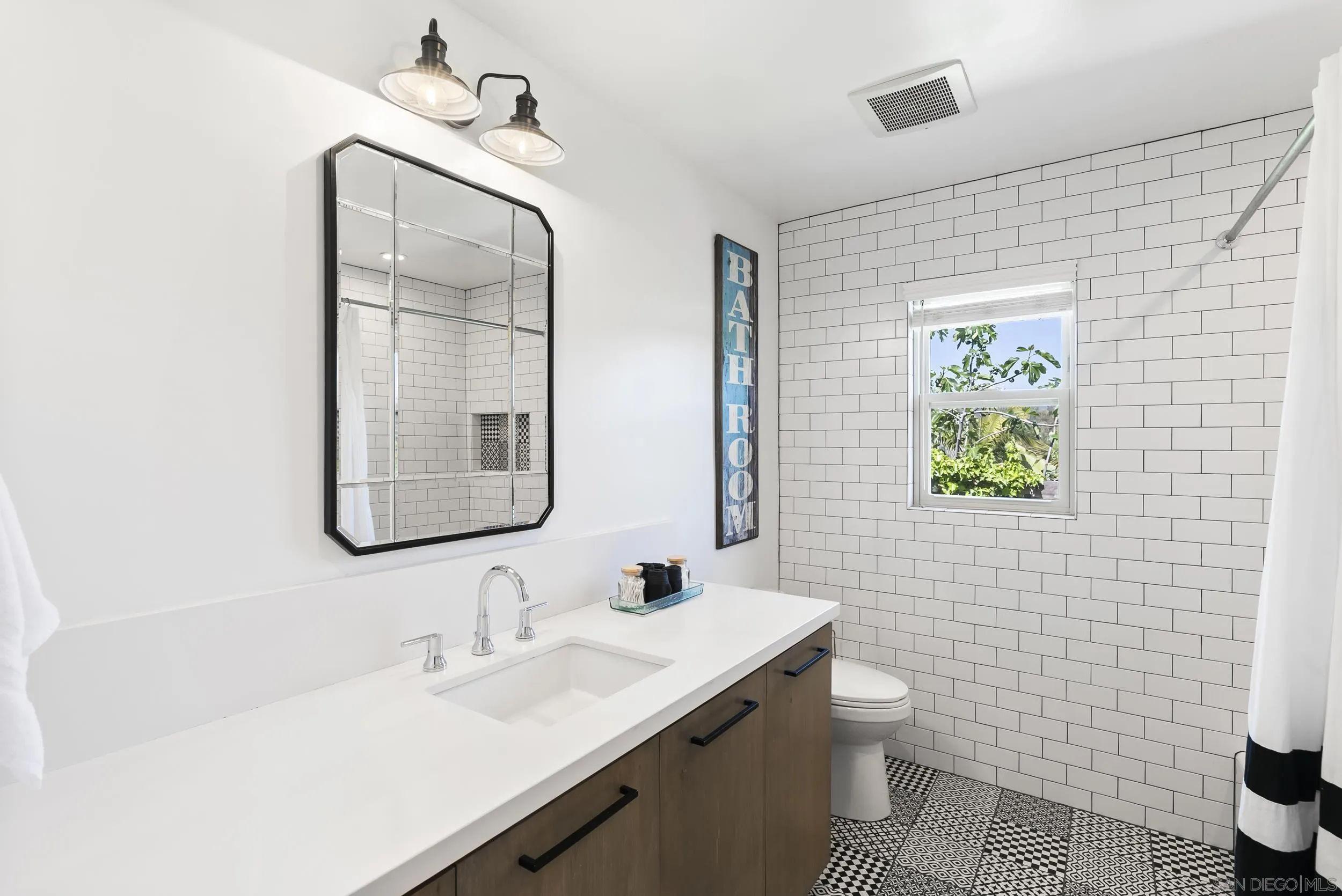 https://cdn.realtyfeed.com/cdn/127/260022077/e8961c89f76f59cc0ae1165276cb263e.webp