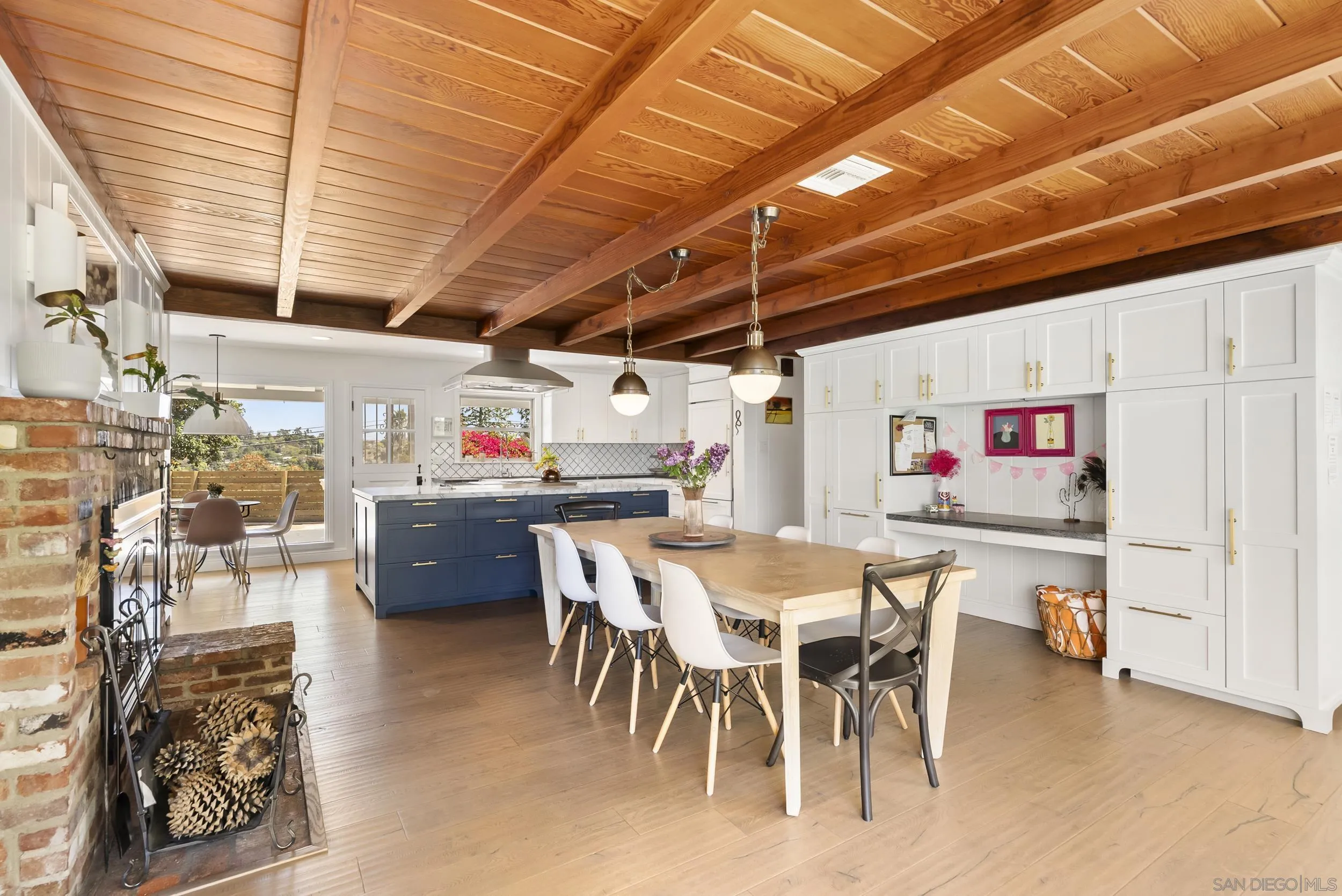 https://cdn.realtyfeed.com/cdn/127/260022077/f9dc9ba688c44c22e87ad7bc6c70adf2.webp
