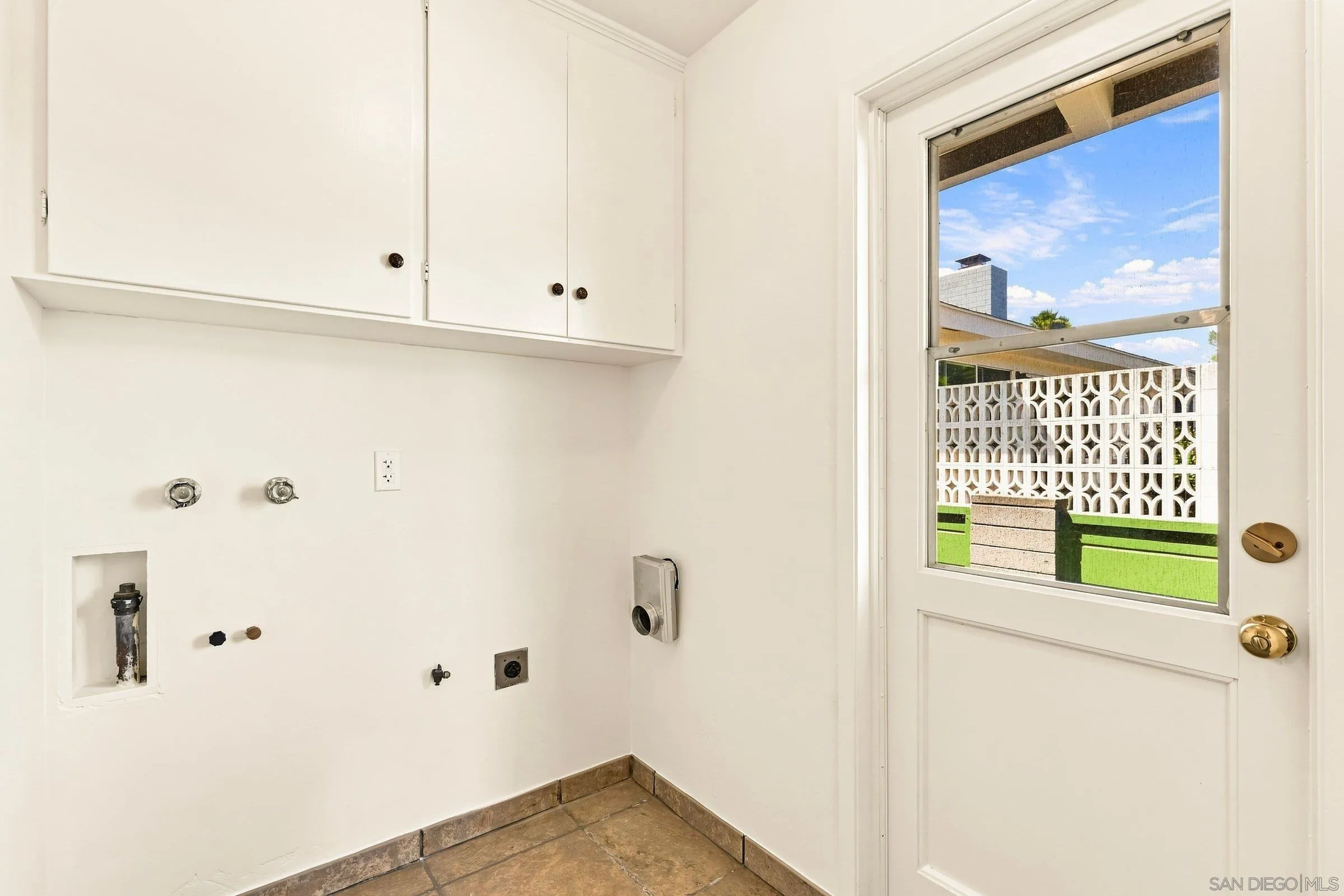https://cdn.realtyfeed.com/cdn/127/260022078/2df45e458a04c4fbc956b2fcca96ed33.webp
