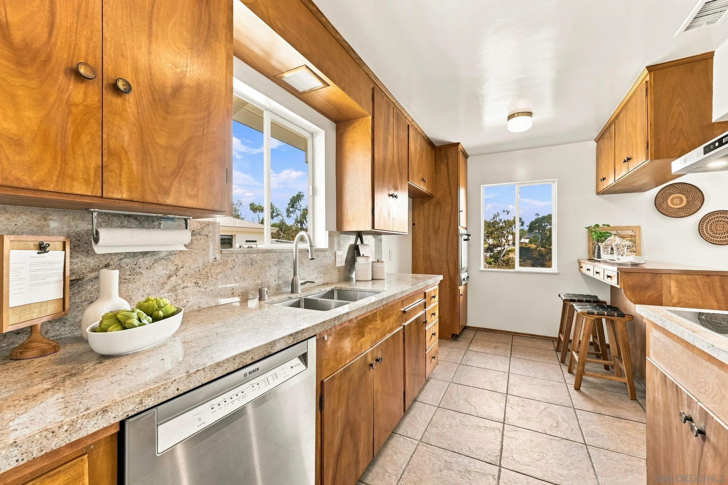 https://cdn.realtyfeed.com/cdn/127/260022078/cb5eb9be3bb649ff2f0a70d7a23e1591.webp