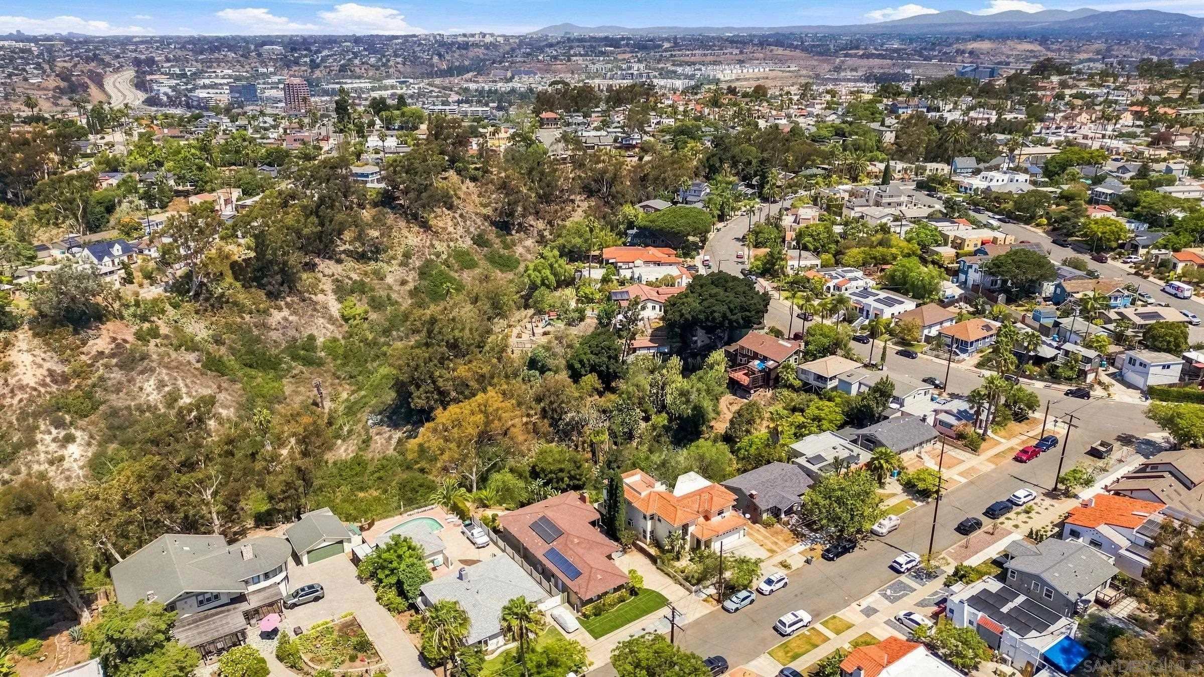 https://cdn.realtyfeed.com/cdn/127/260022078/da0c0d28f7c1bf9c27f9f4d243ca3936.webp