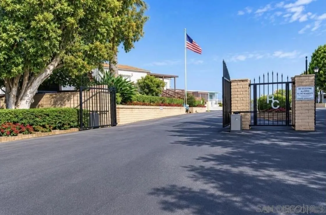 https://cdn.realtyfeed.com/cdn/127/260022084/c0cf0c4aa6e8543ea0c3559b96873de3.webp