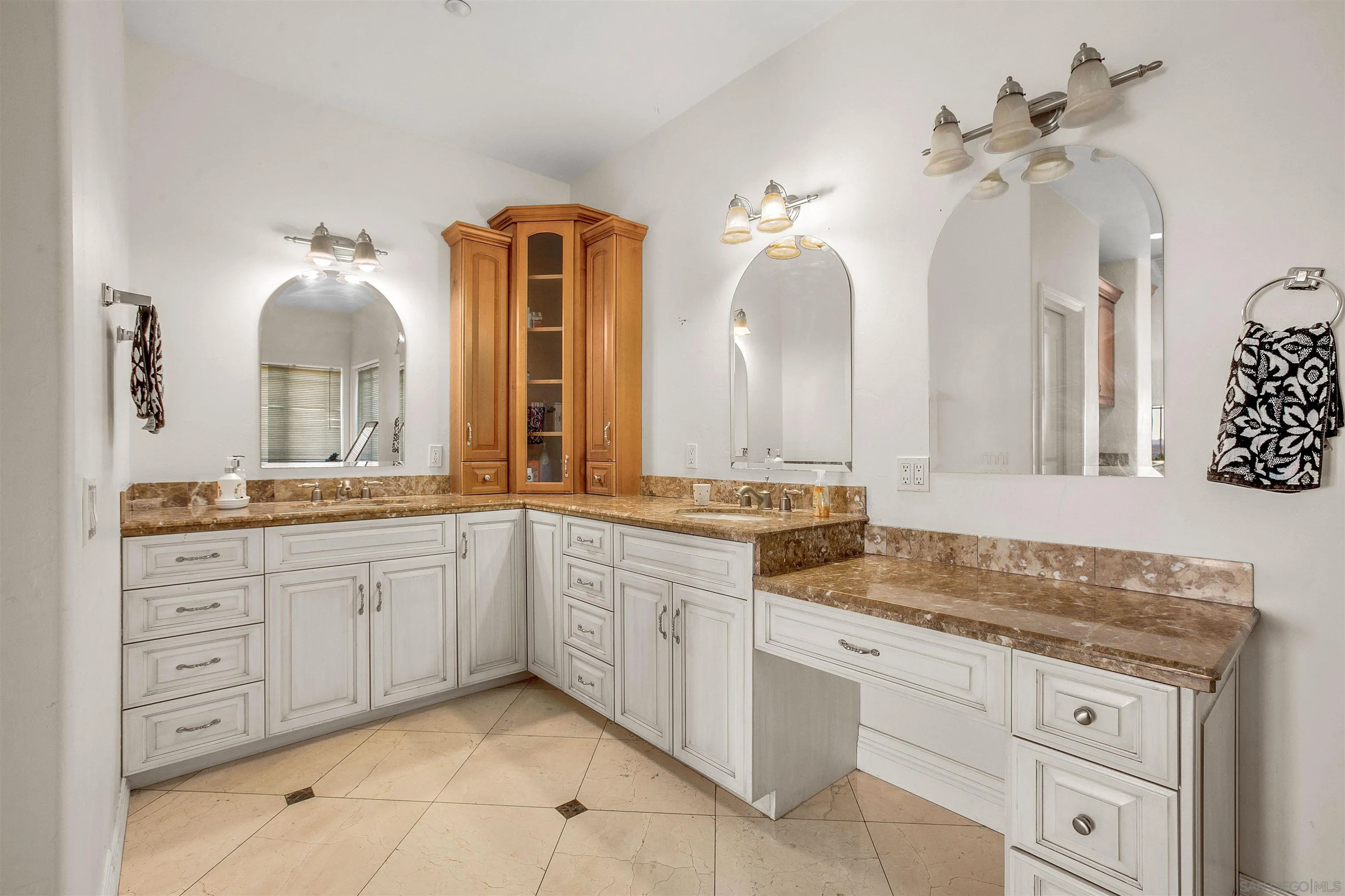 https://cdn.realtyfeed.com/cdn/127/260022085/85c83837bffbcfcd8ecf7405122eea6c.webp