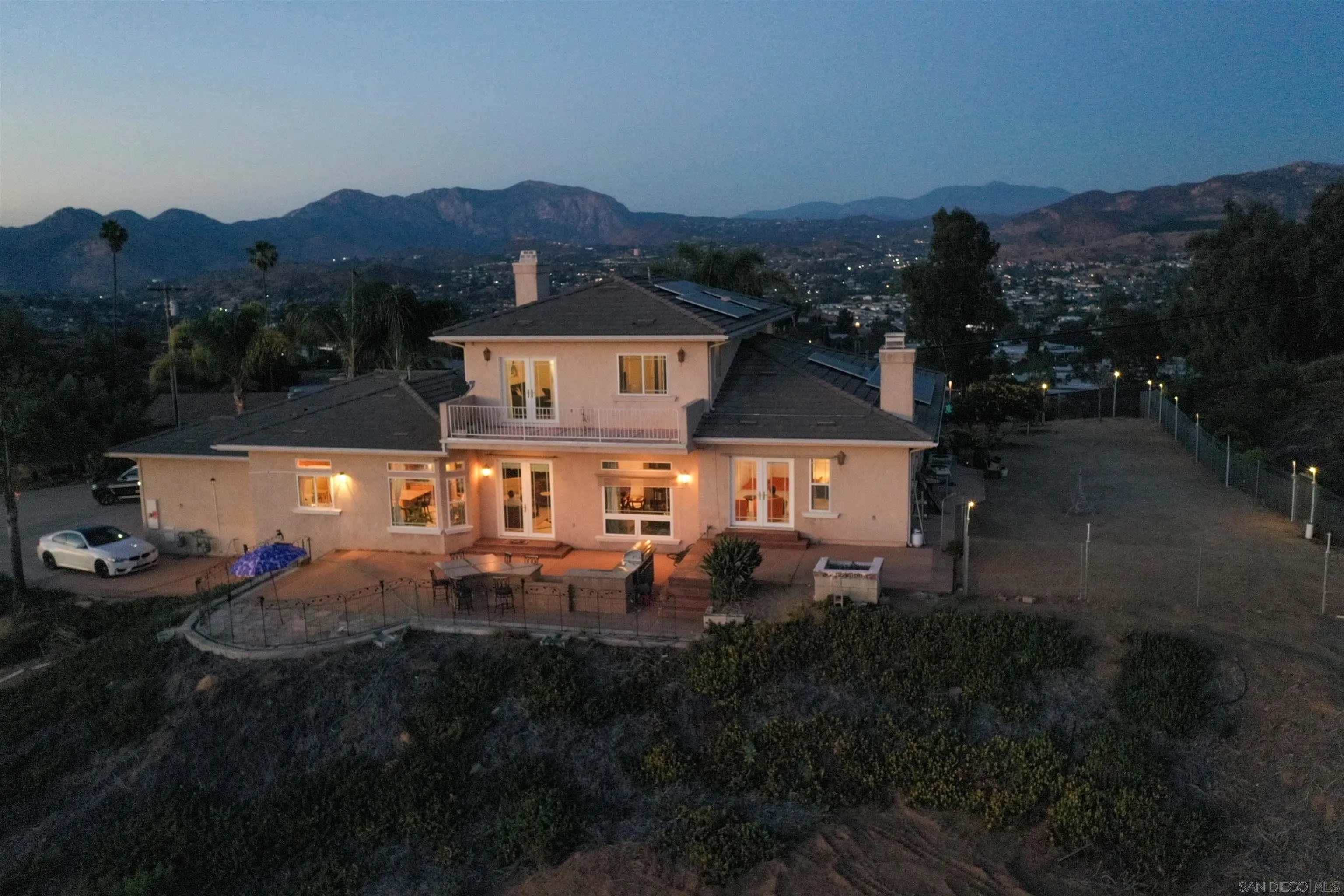 https://cdn.realtyfeed.com/cdn/127/260022085/de1f2d4b98e020bba9c8af2a312e2d5b.webp