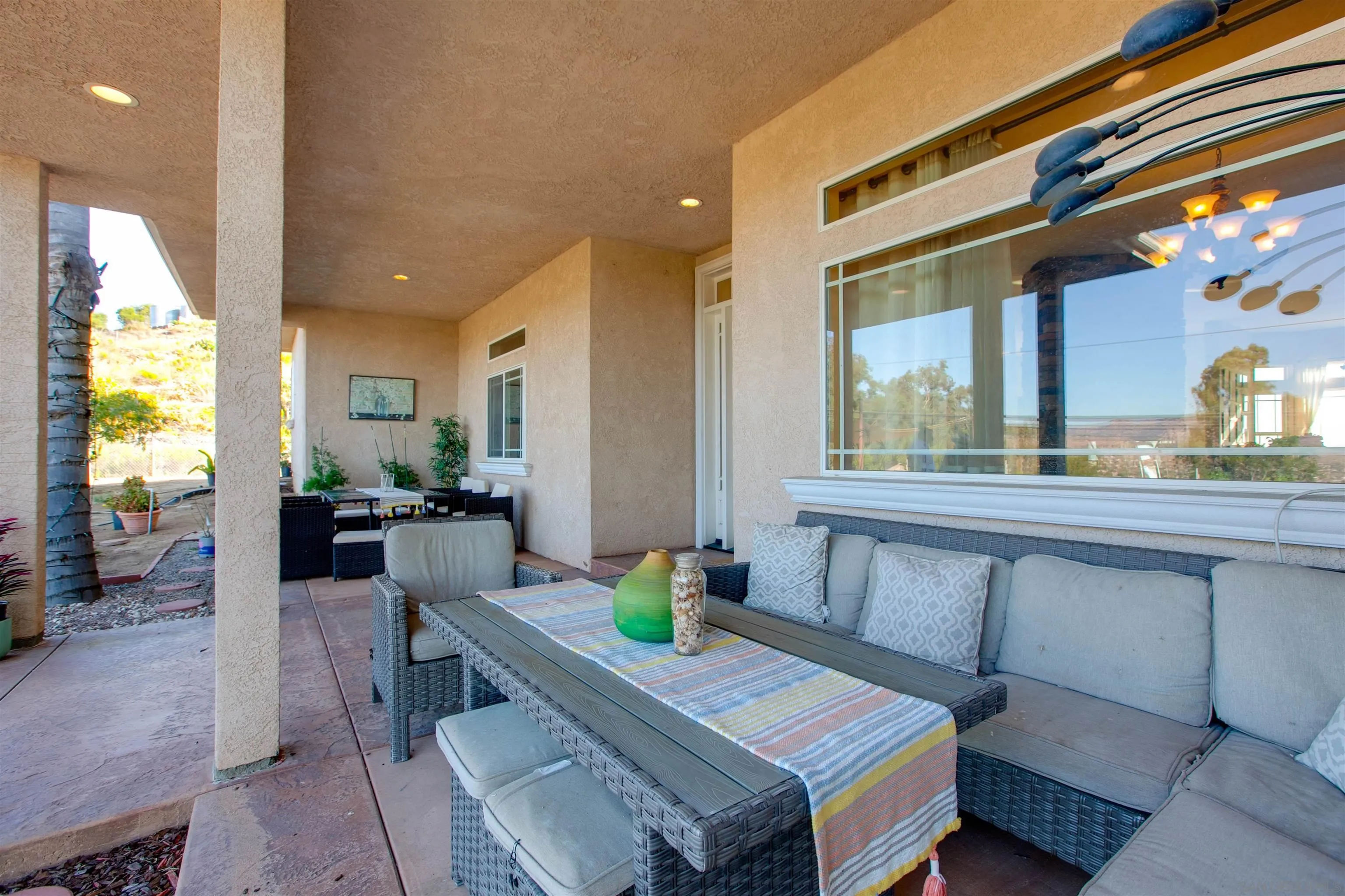 https://cdn.realtyfeed.com/cdn/127/260022085/e2cbc89b9500168d65da96dc36fddfb3.webp