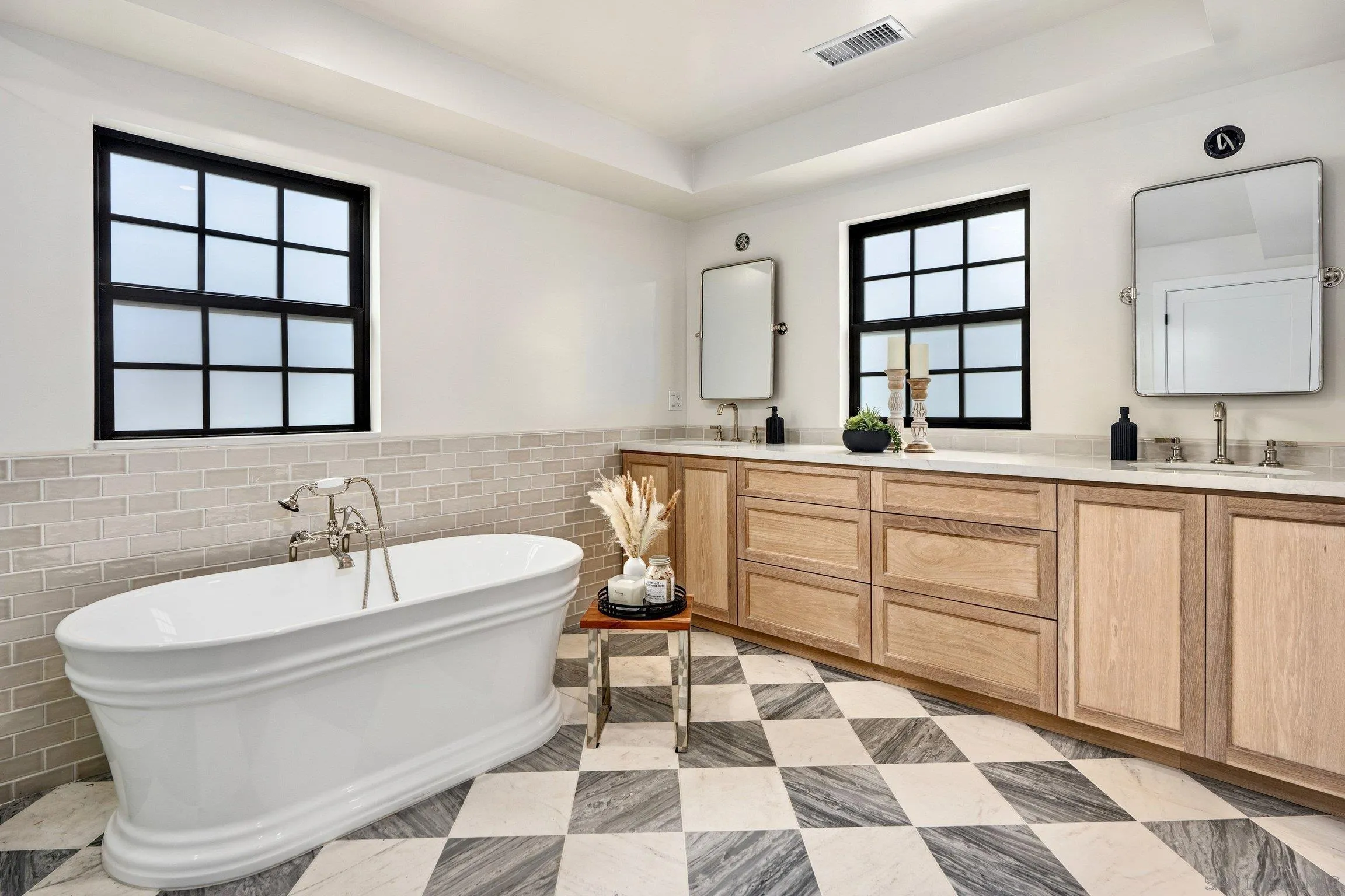 https://cdn.realtyfeed.com/cdn/127/260022087/438575656e660ce1e5a863f7f063ebe1.webp