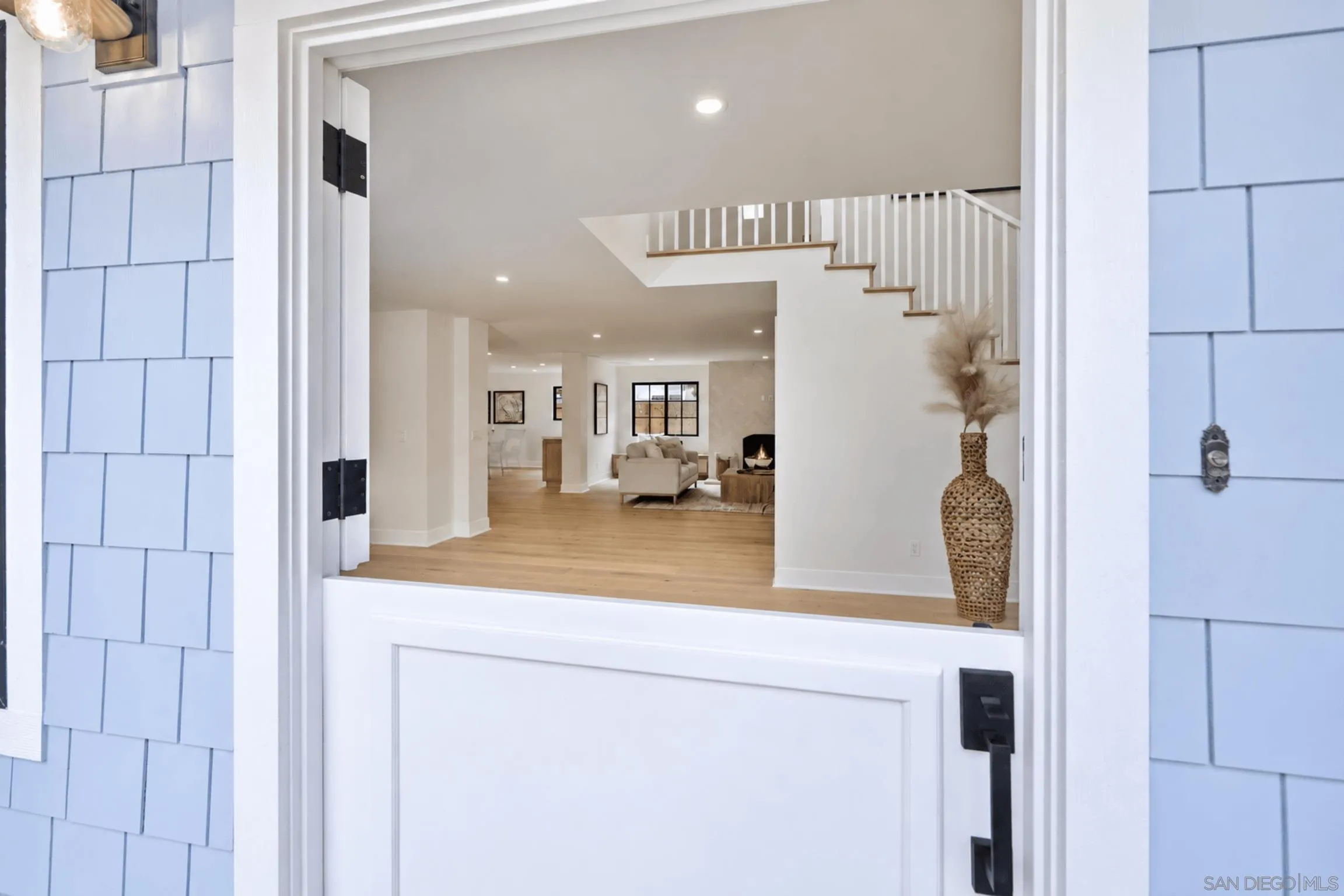 https://cdn.realtyfeed.com/cdn/127/260022087/481101229e88c48aca584aff3f11cc03.webp