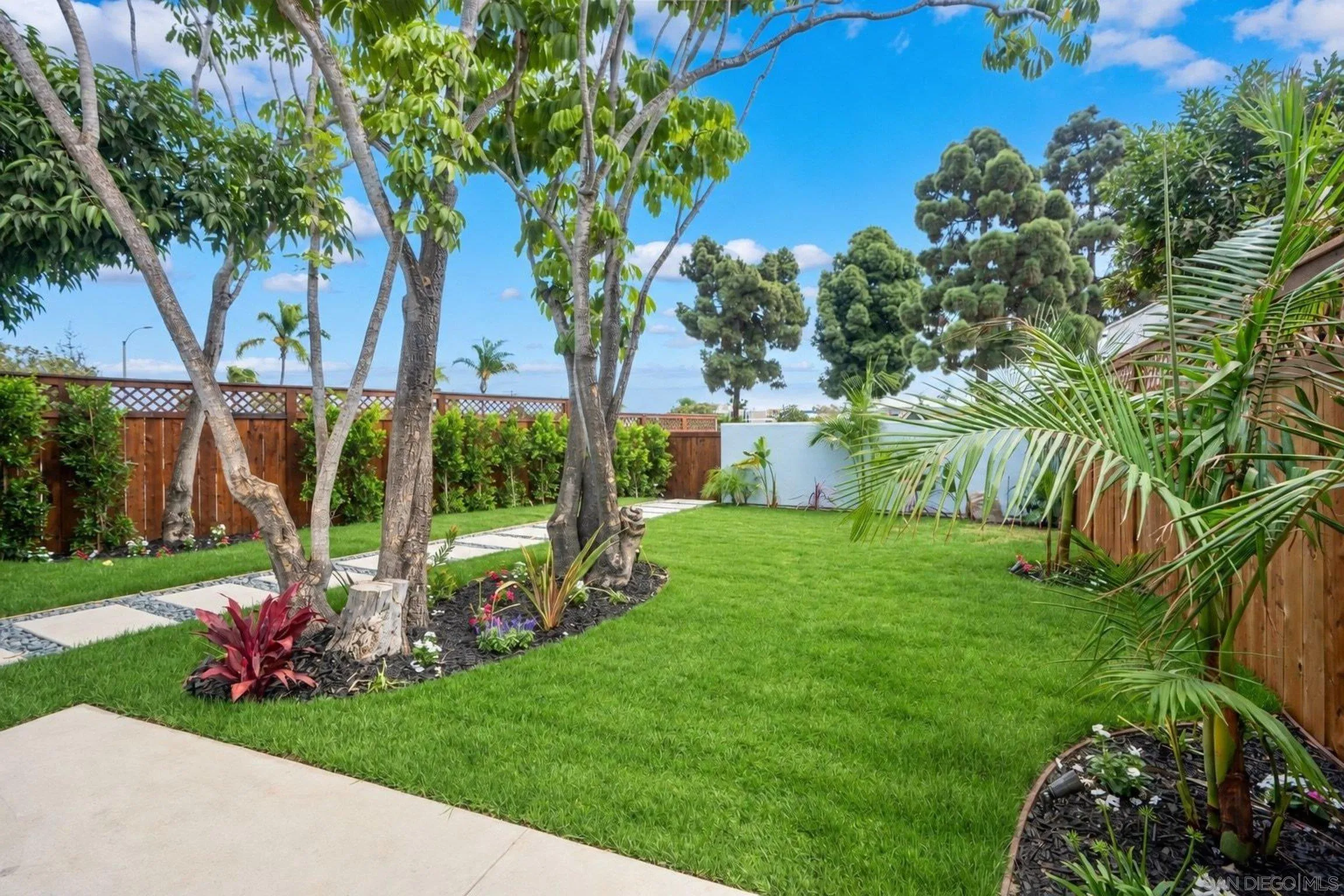 https://cdn.realtyfeed.com/cdn/127/260022087/4fe7ba7e664f877e1c5efd7f49b6f0a6.webp