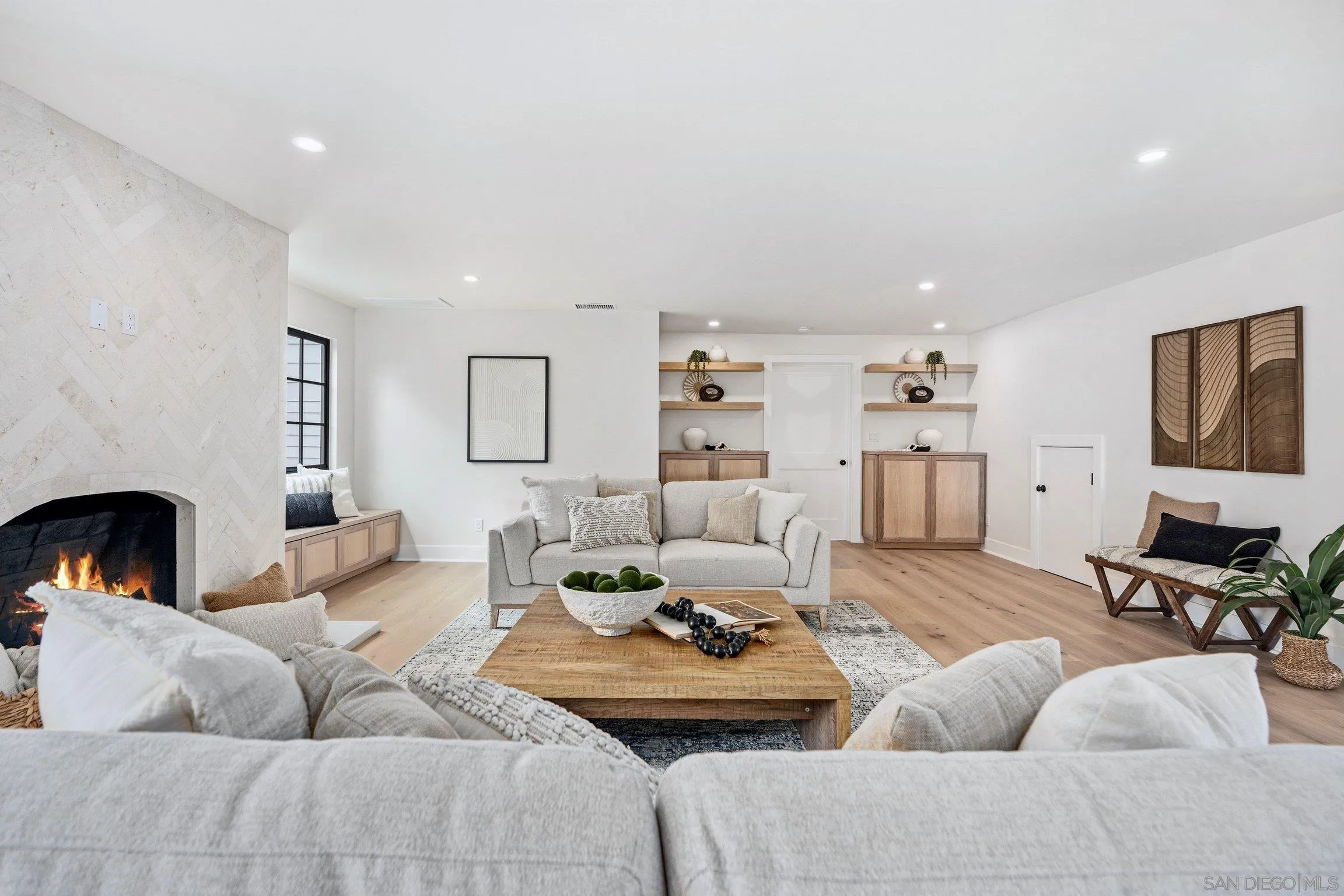 https://cdn.realtyfeed.com/cdn/127/260022087/537d5bad55e8c271d22daa851c37de45.webp