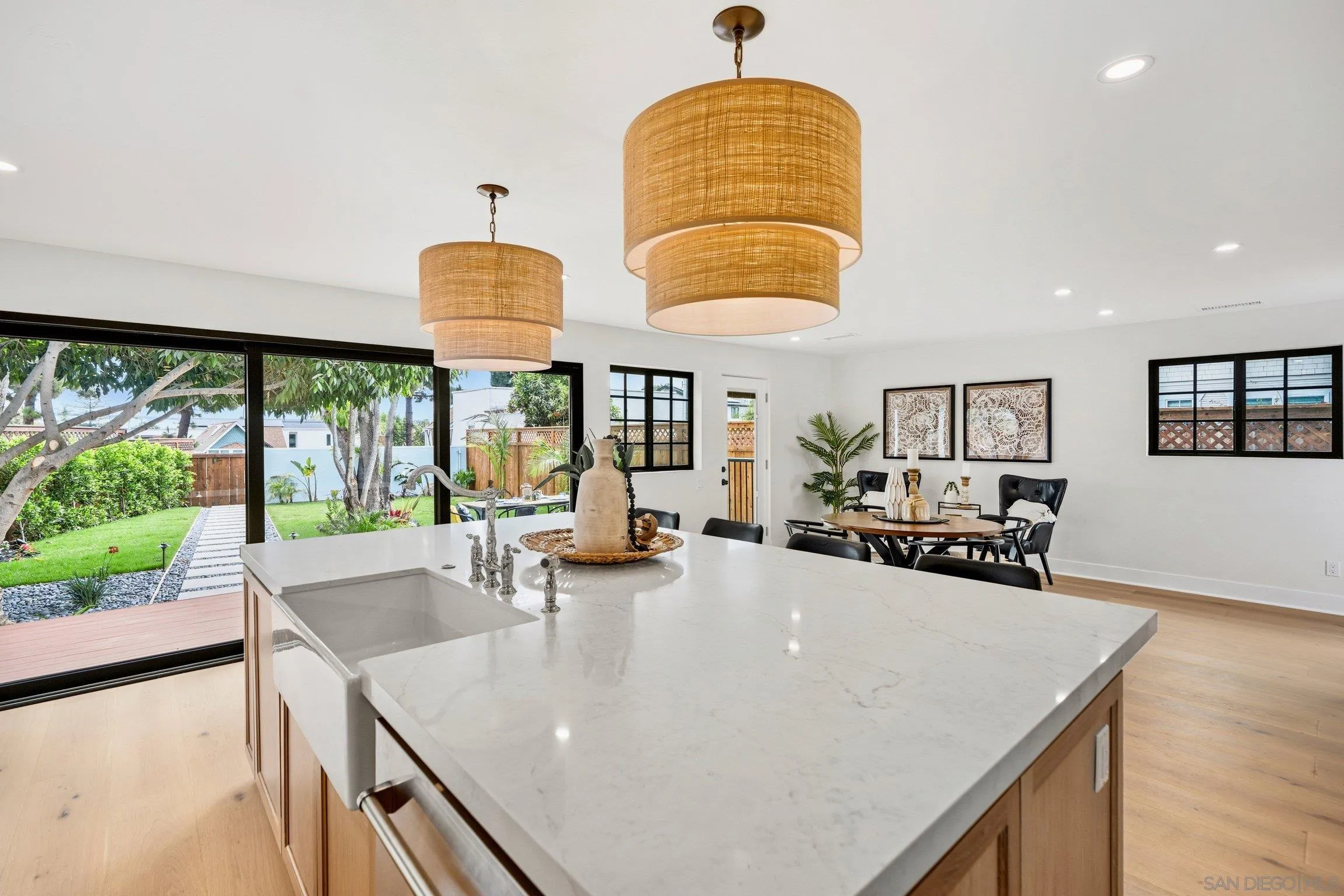 https://cdn.realtyfeed.com/cdn/127/260022087/59ba9b5ca45beb4e8e905d18ec6f01ba.webp