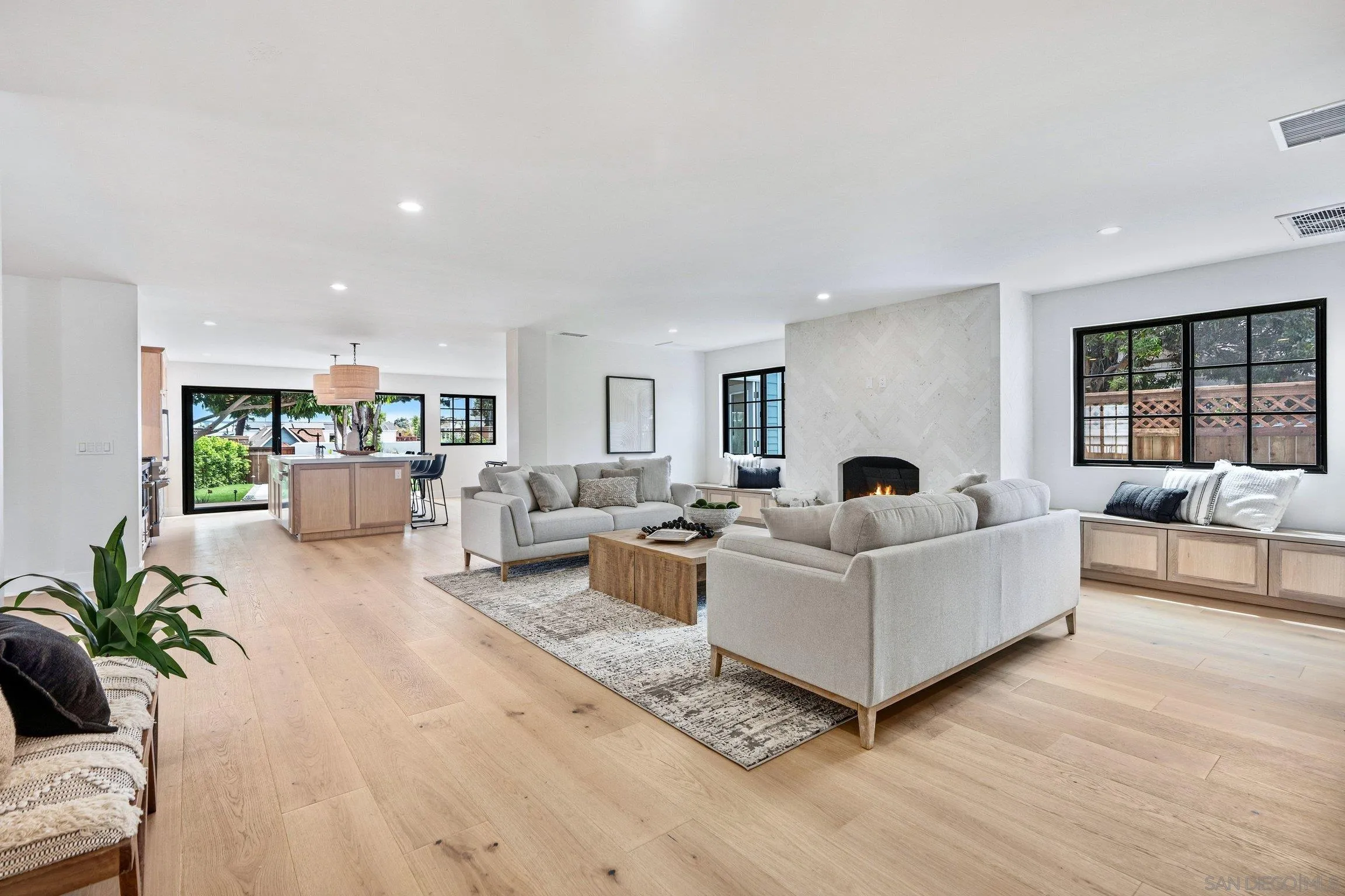 https://cdn.realtyfeed.com/cdn/127/260022087/7f337ad5cc6e19eb4dddfe47d79d07a6.webp