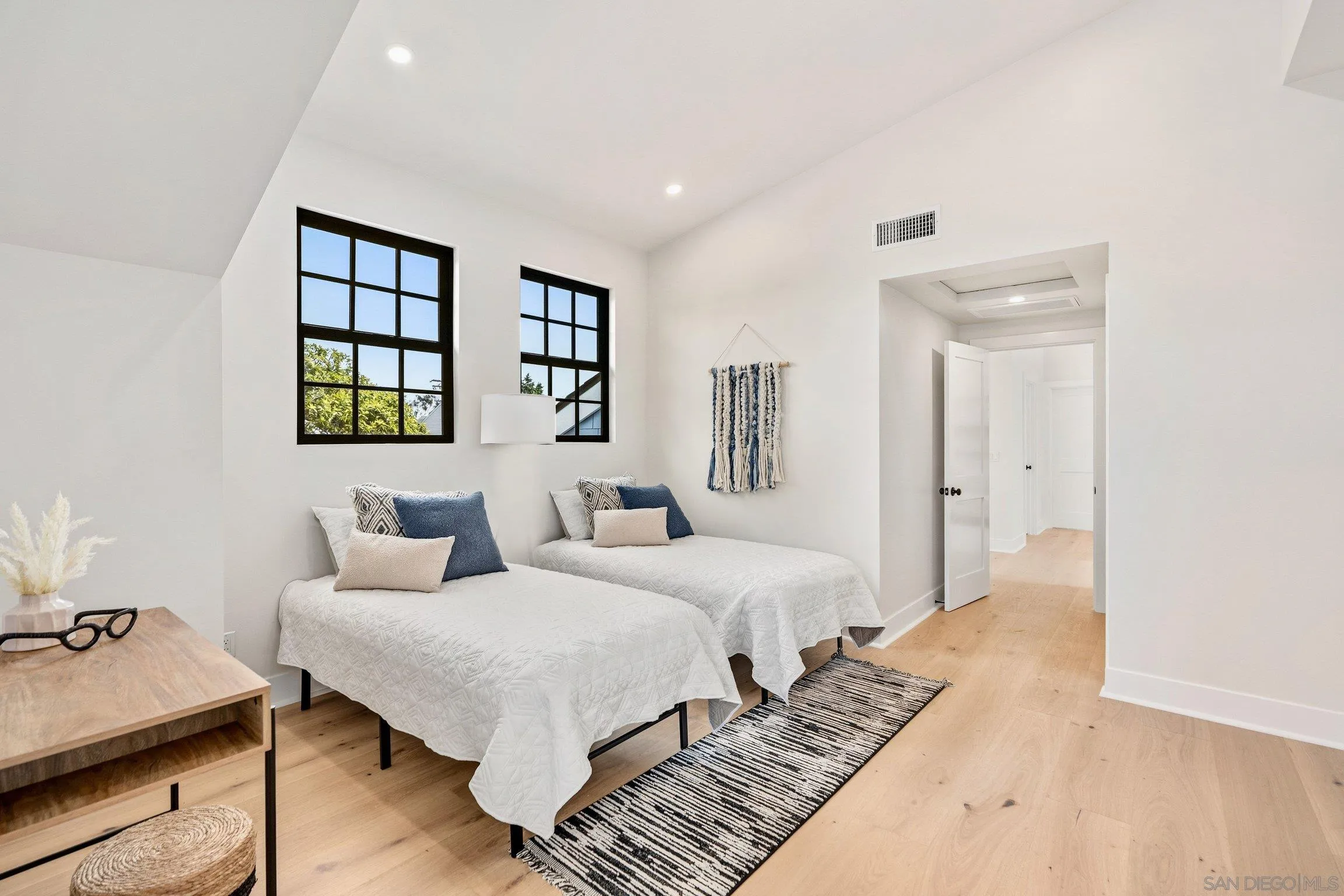 https://cdn.realtyfeed.com/cdn/127/260022087/8efee1f6b42d66c87b7a4fafa3a9a9b7.webp