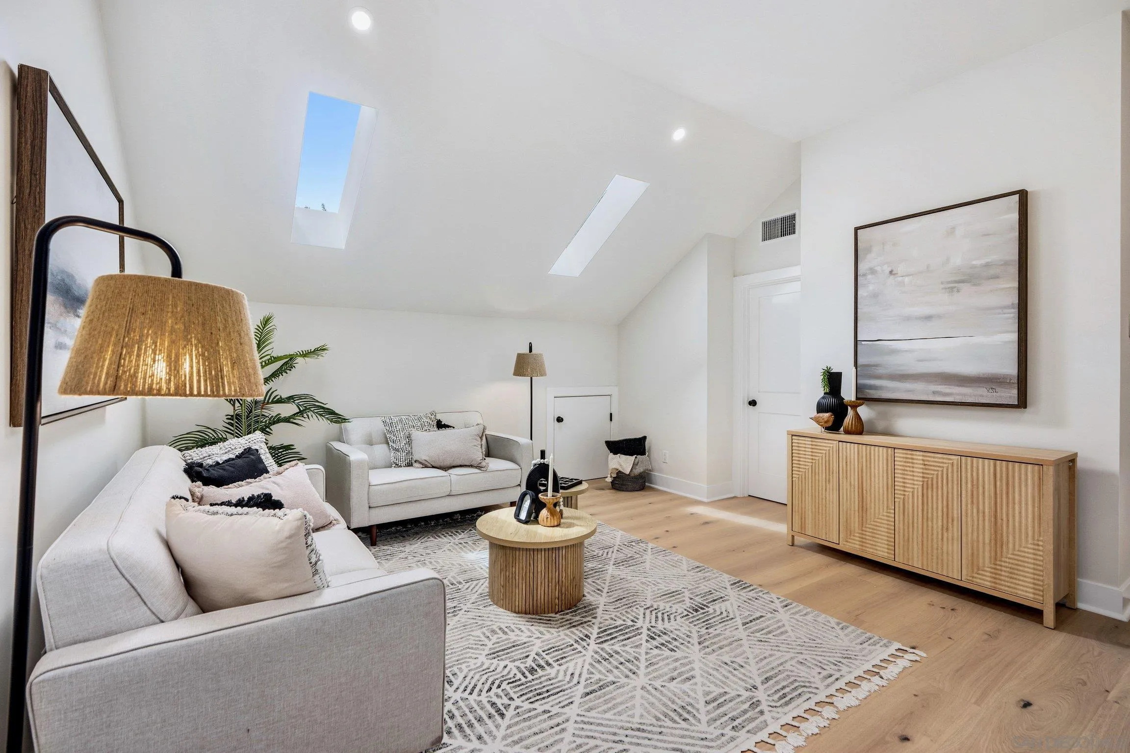 https://cdn.realtyfeed.com/cdn/127/260022087/964d8daa0858102f5abbcc651511fcc6.webp