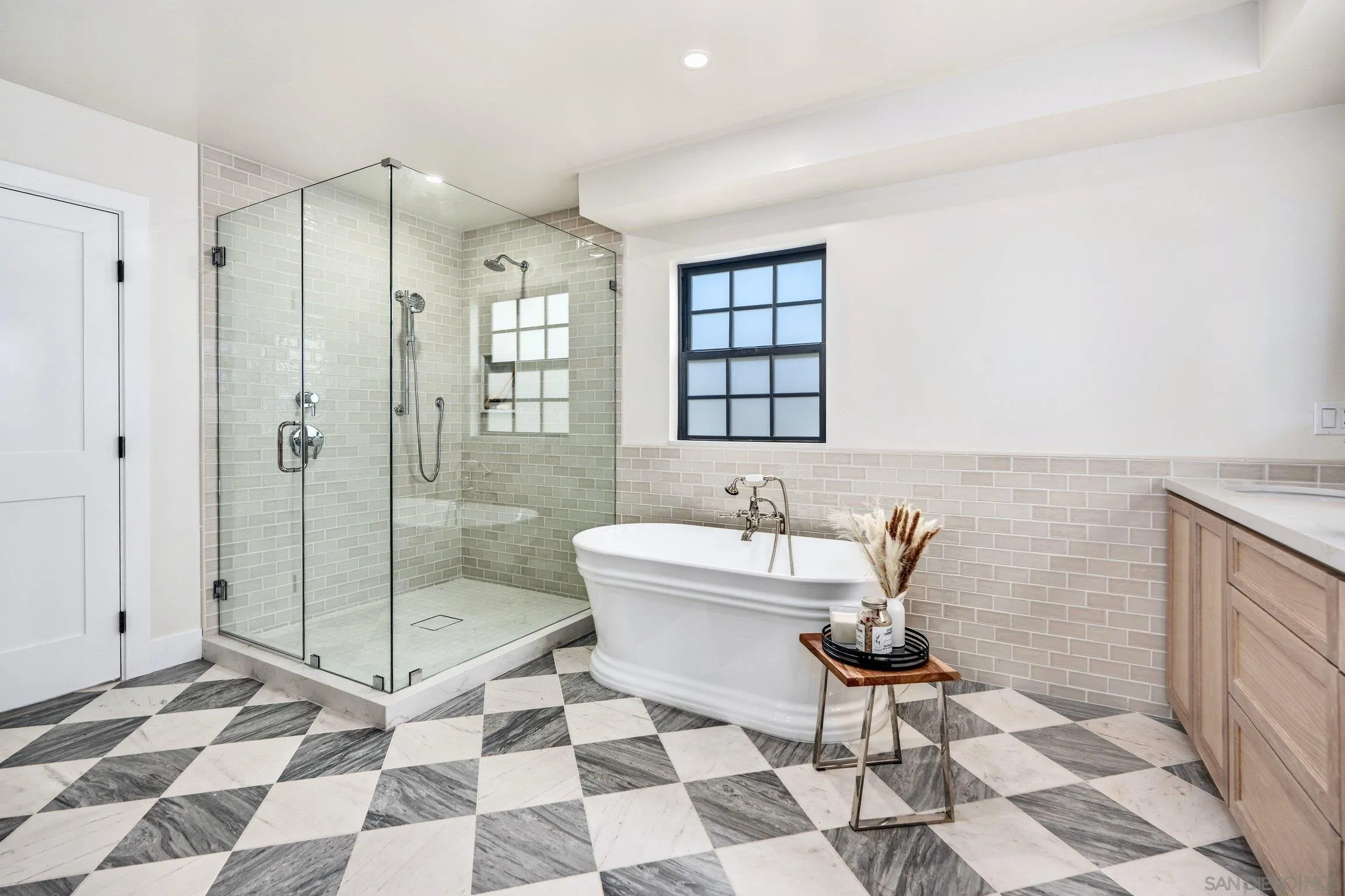 https://cdn.realtyfeed.com/cdn/127/260022087/a402ff58d7be9fb6a4ba9cd215dd873b.webp