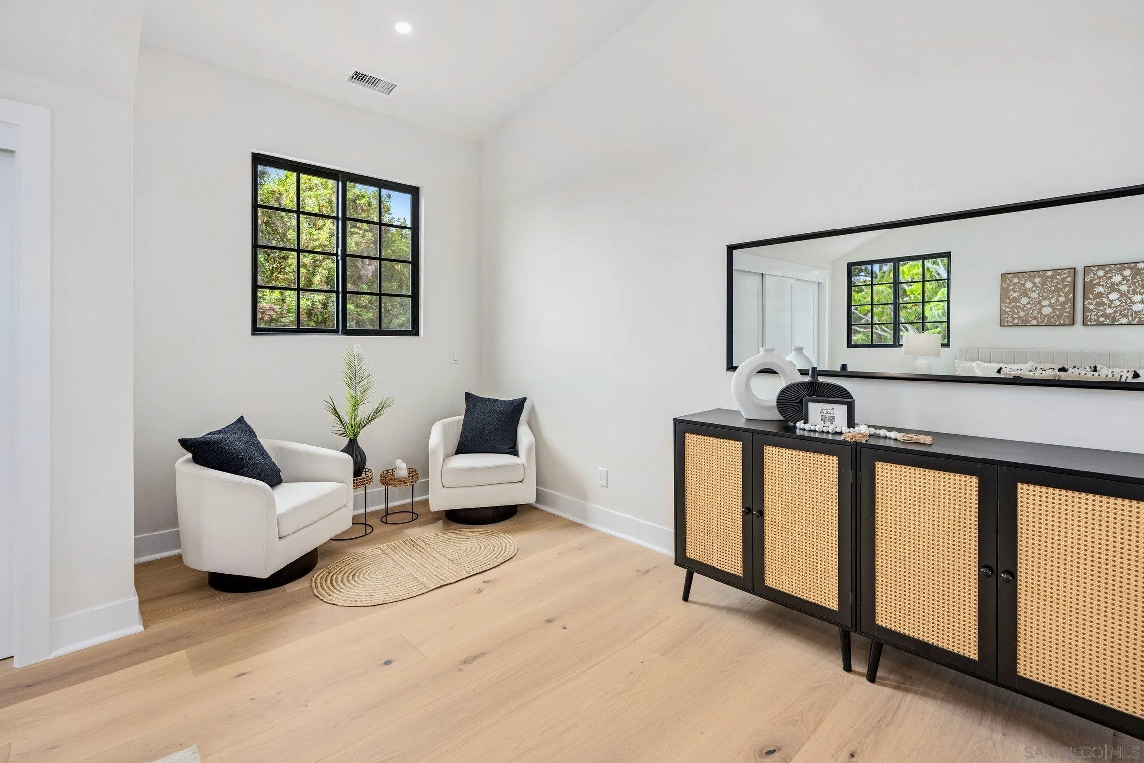 https://cdn.realtyfeed.com/cdn/127/260022087/b733ac72b853037886753f865c4ac6ed.webp