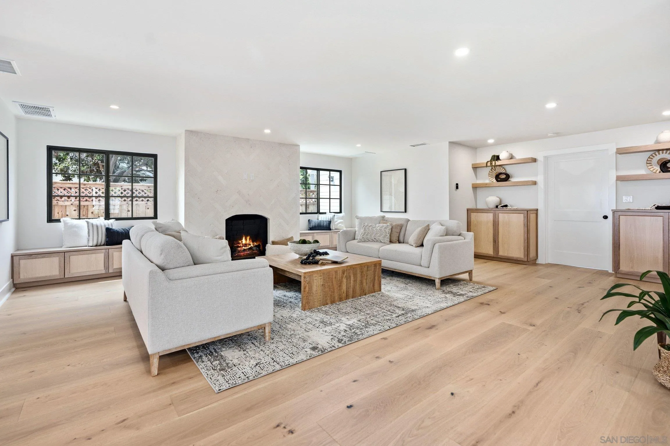 https://cdn.realtyfeed.com/cdn/127/260022087/beb77b83ca3431757d67577cd91b624c.webp