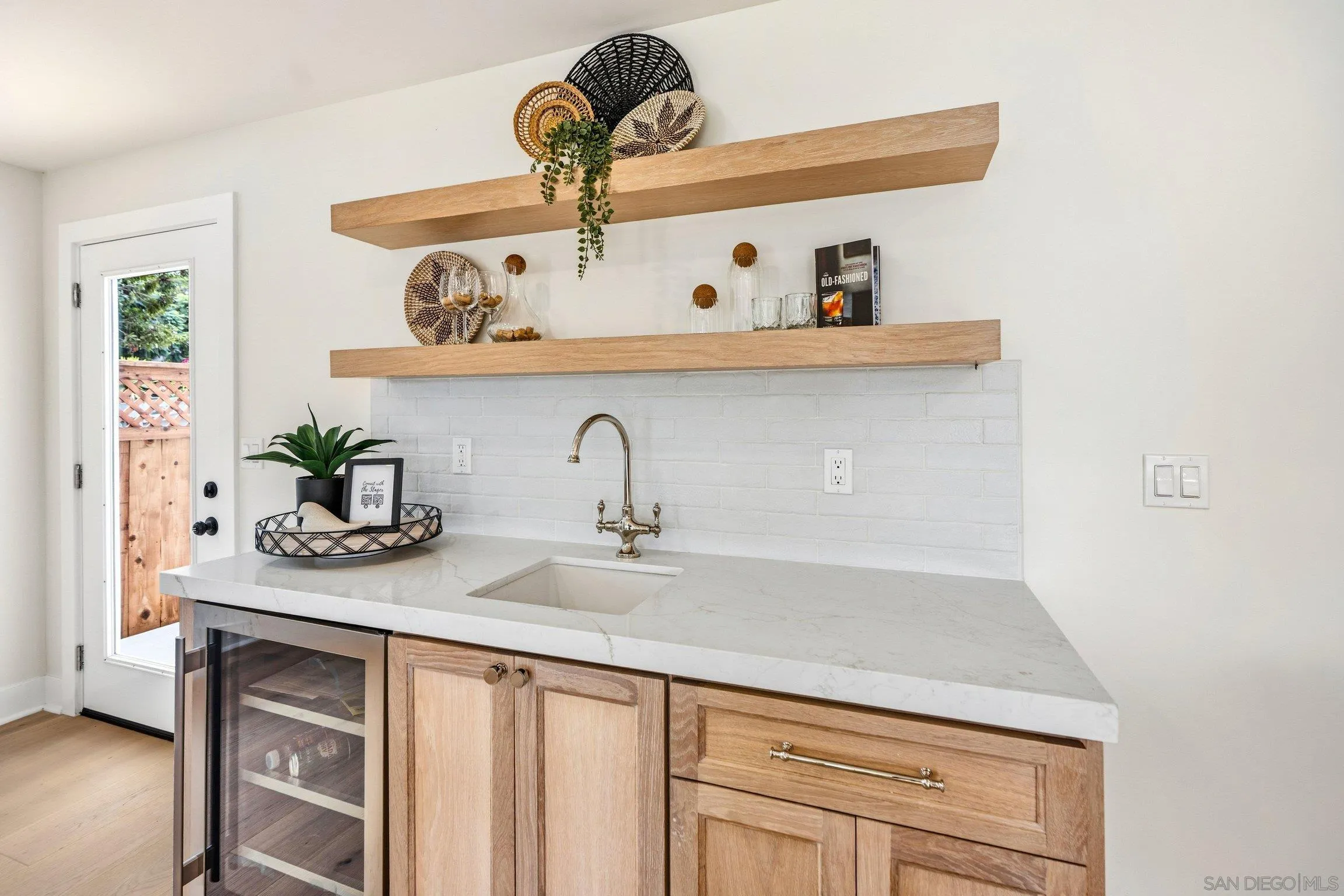 https://cdn.realtyfeed.com/cdn/127/260022087/c4ebc4f025a3fea6252ac0dd72022f96.webp