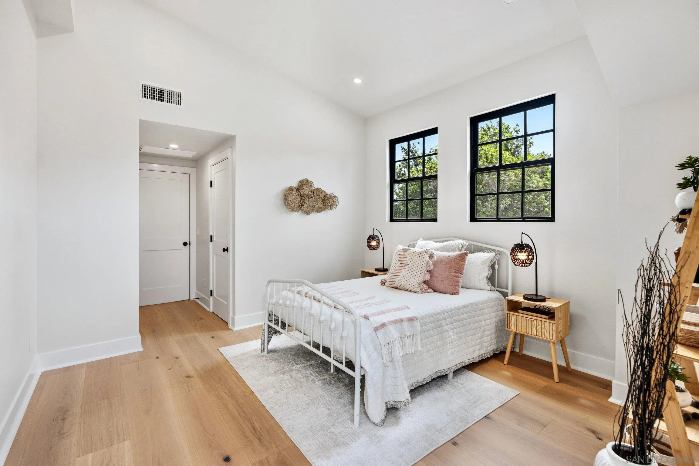 https://cdn.realtyfeed.com/cdn/127/260022087/eb232c03dbcf49b212804d5b07762ebe.webp