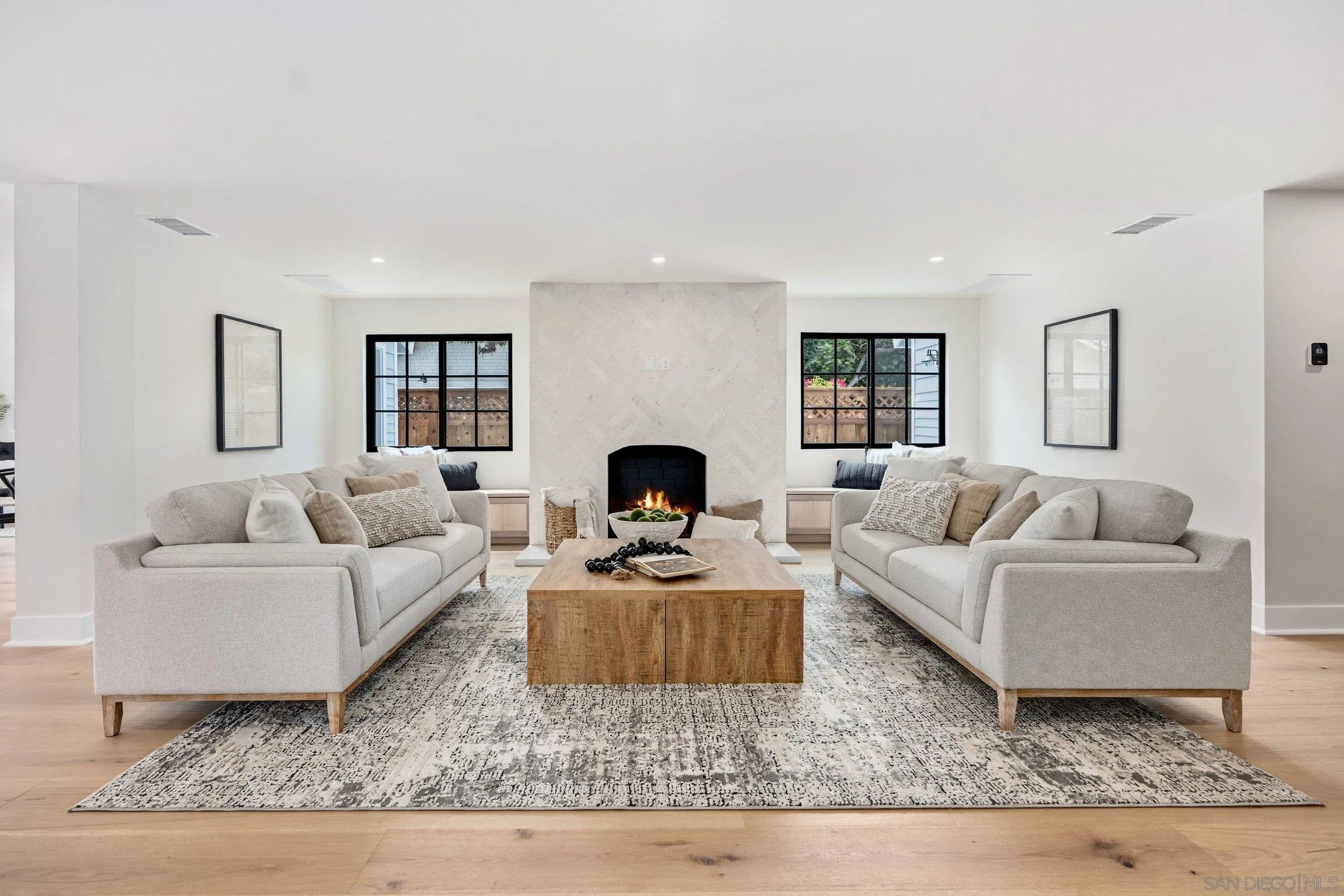 https://cdn.realtyfeed.com/cdn/127/260022087/ef61c474e6c3464210638fb0b706ff54.webp