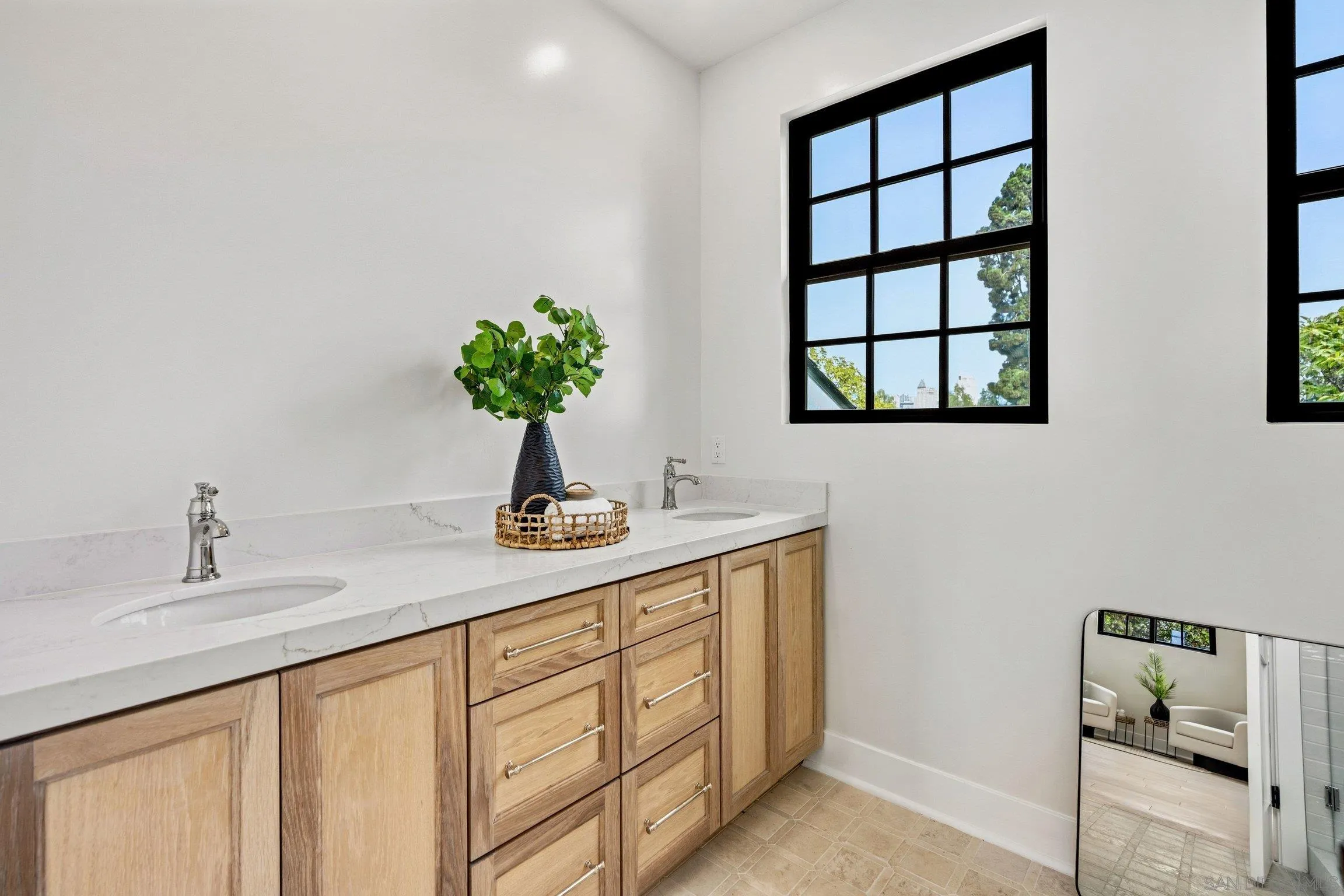 https://cdn.realtyfeed.com/cdn/127/260022087/f033b4e07edc9f625d18b12d3e7e0a55.webp