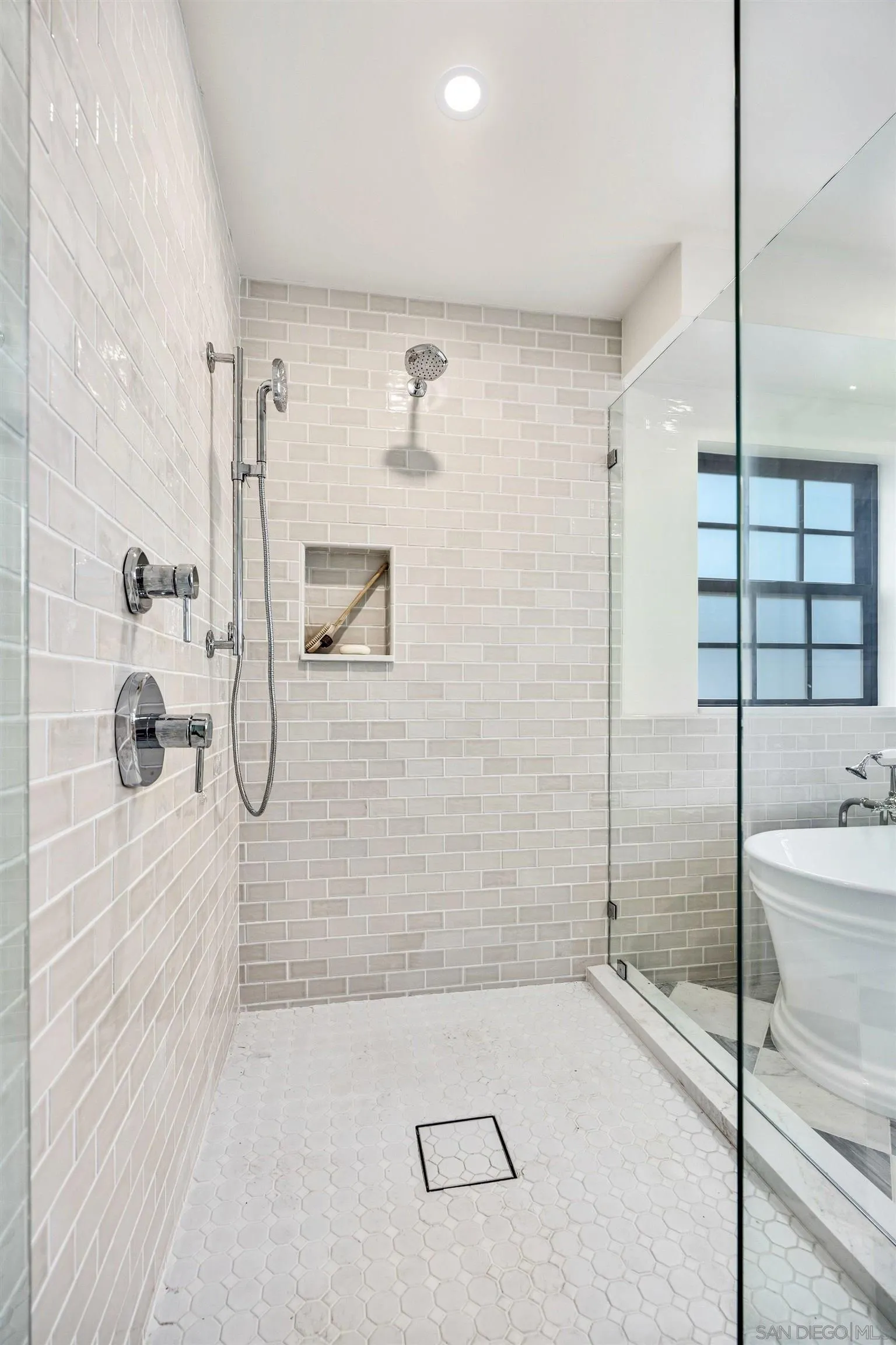 https://cdn.realtyfeed.com/cdn/127/260022087/f905dca195c83d524b2bcf2cee298f70.webp