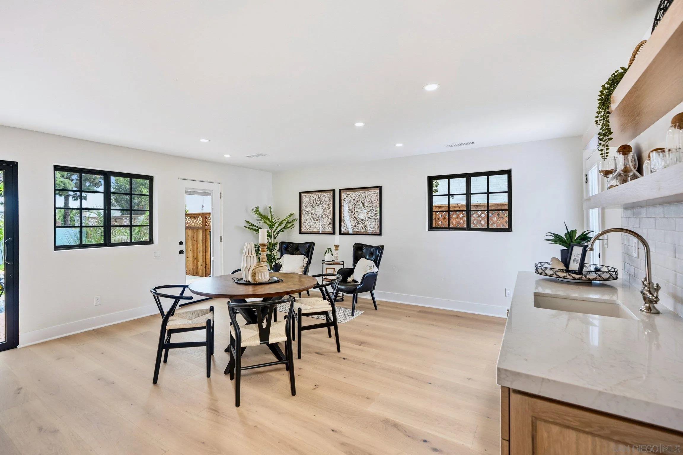 https://cdn.realtyfeed.com/cdn/127/260022087/fdcc2740e127ba7ae924251d515599ba.webp