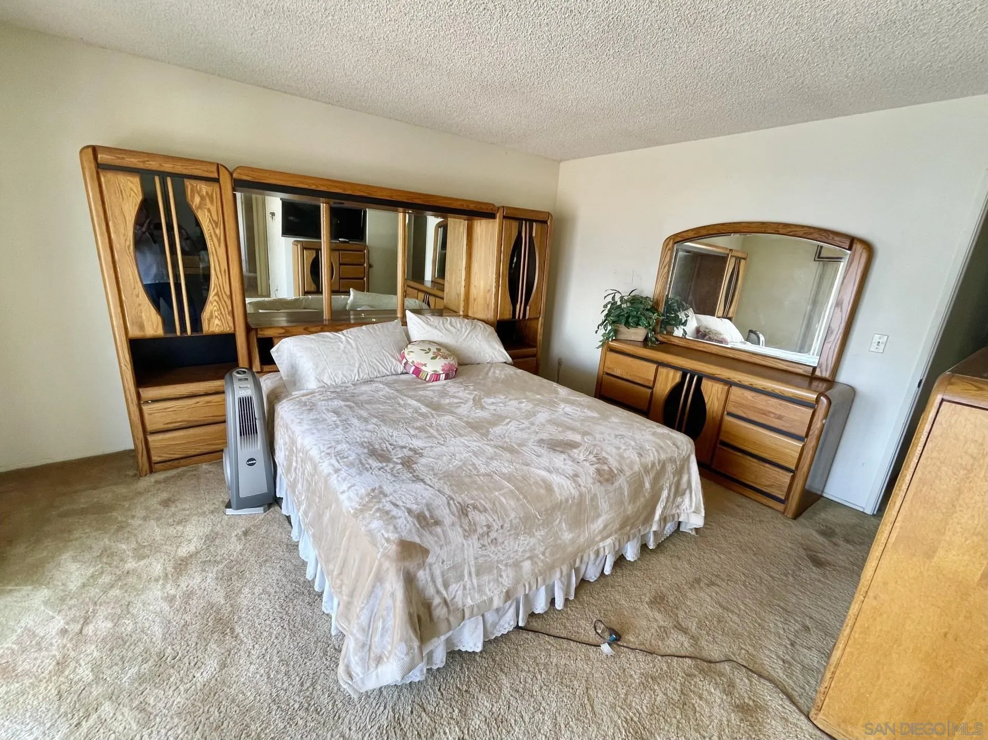 https://cdn.realtyfeed.com/cdn/127/260022088/1202dba9df763659e20b7f9cb50cf999.webp