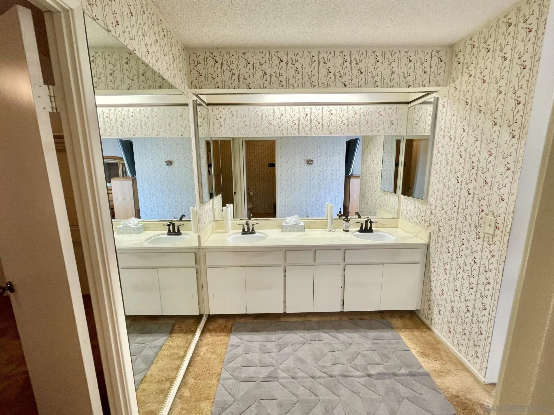 https://cdn.realtyfeed.com/cdn/127/260022088/1a59a904c1326522c10e0d6c7908aeb3.webp