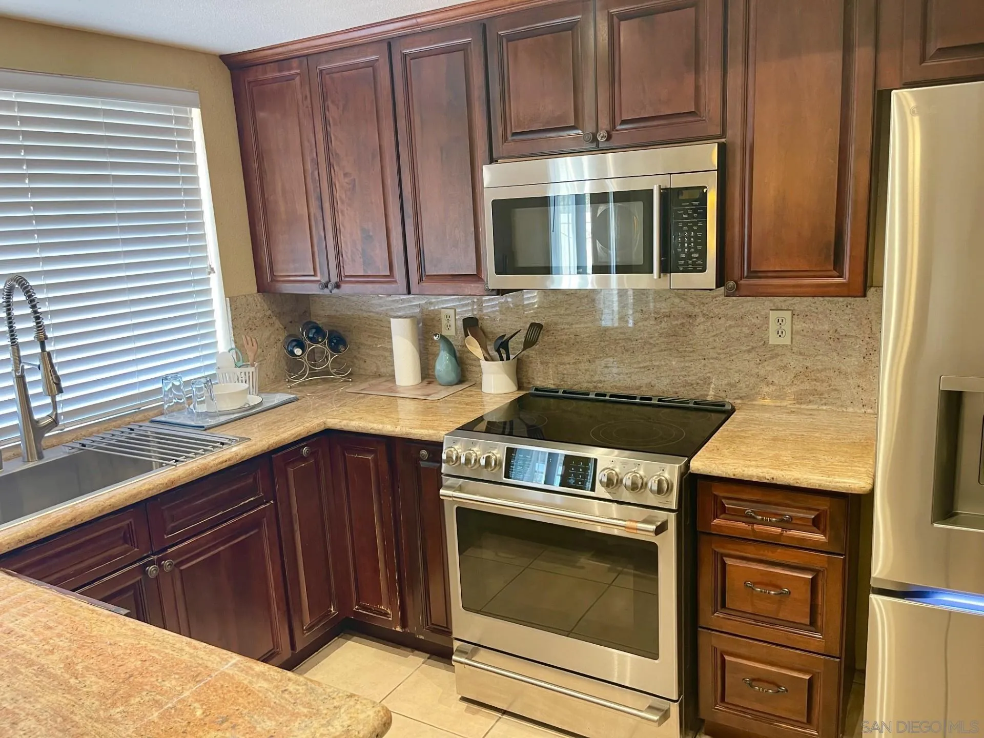 https://cdn.realtyfeed.com/cdn/127/260022088/4789af10c49c027625bd3d6555b77427.webp