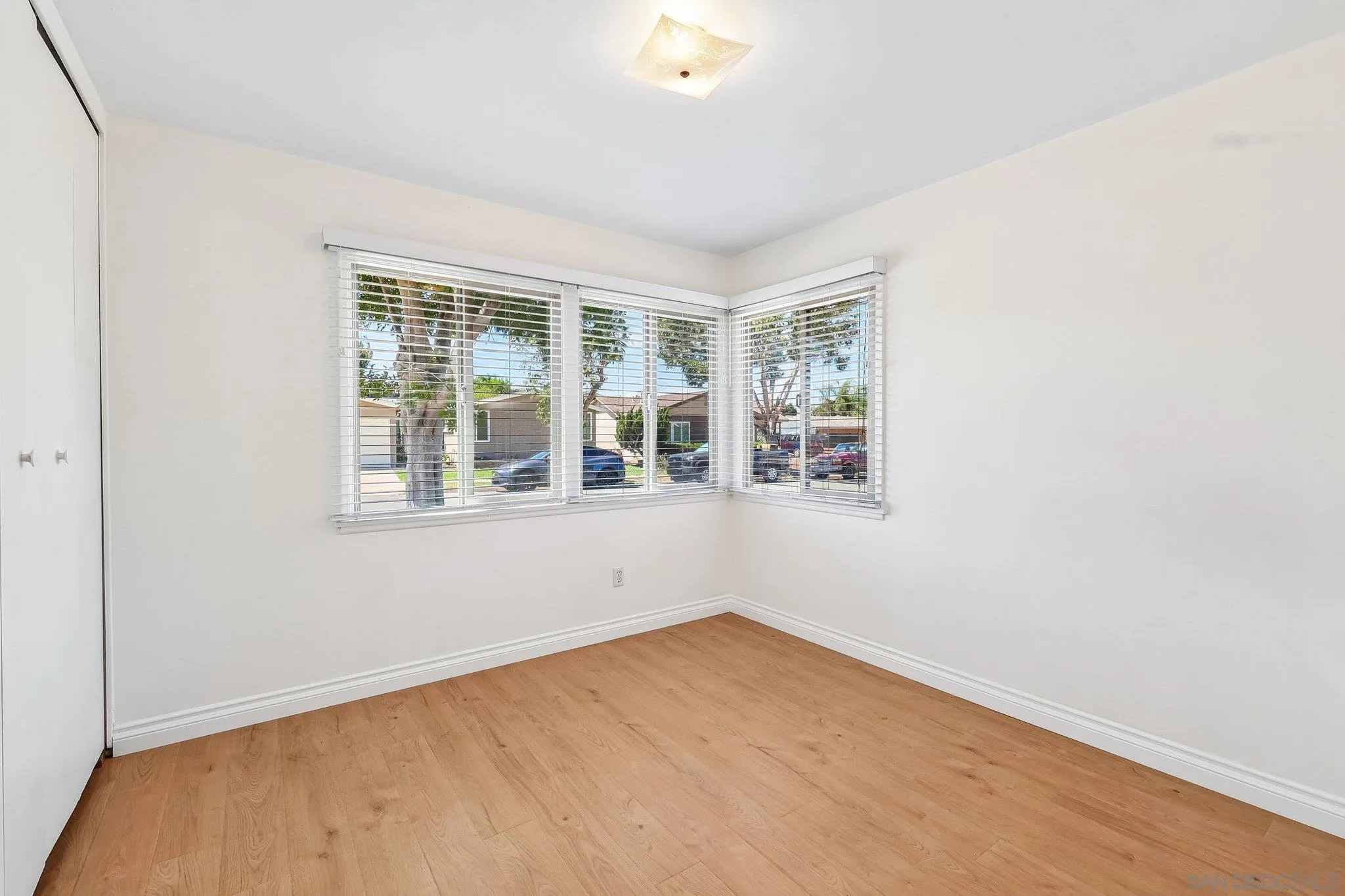 https://cdn.realtyfeed.com/cdn/127/260022090/0832815a5ef845a543af4fd7caa2c9df.webp