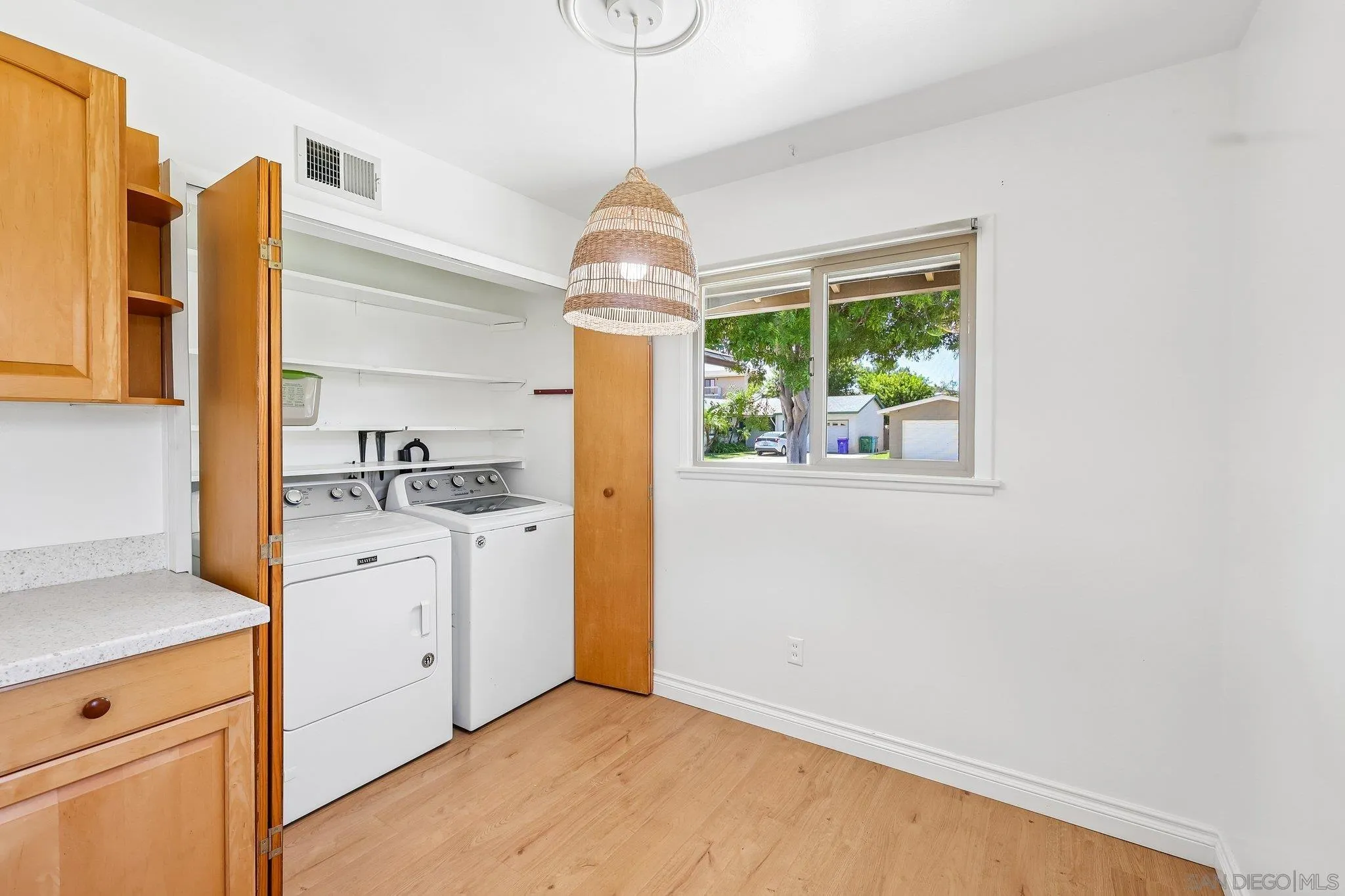 https://cdn.realtyfeed.com/cdn/127/260022090/2d4b5623336d2bcce8ff67882f7e3128.webp