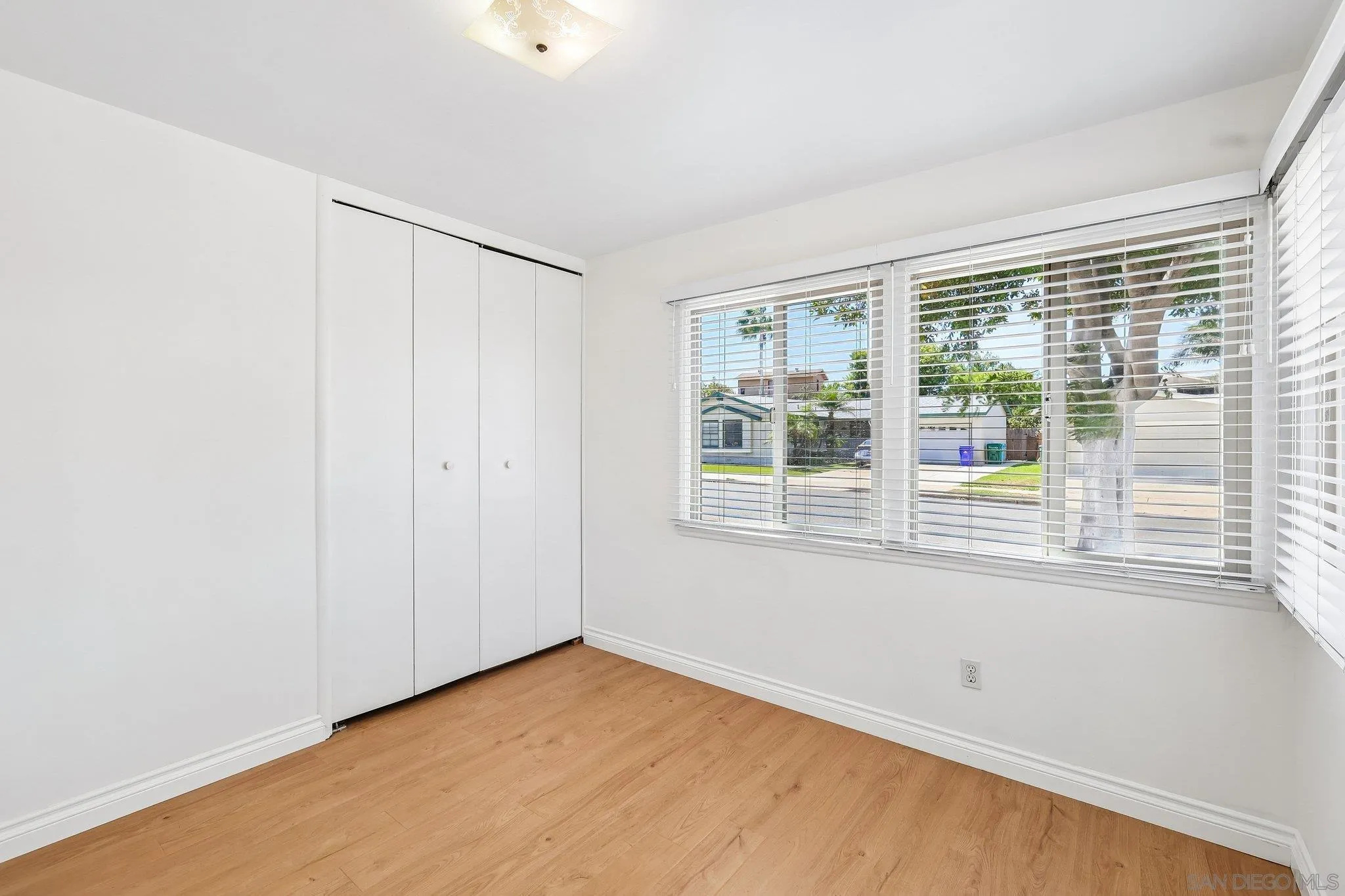 https://cdn.realtyfeed.com/cdn/127/260022090/35de11248f63de309eea0cac86fcde35.webp
