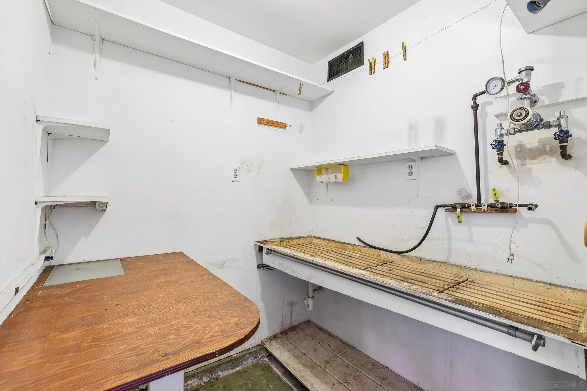 https://cdn.realtyfeed.com/cdn/127/260022090/7f687bd856bc2b9aa5a72308b86604e9.webp