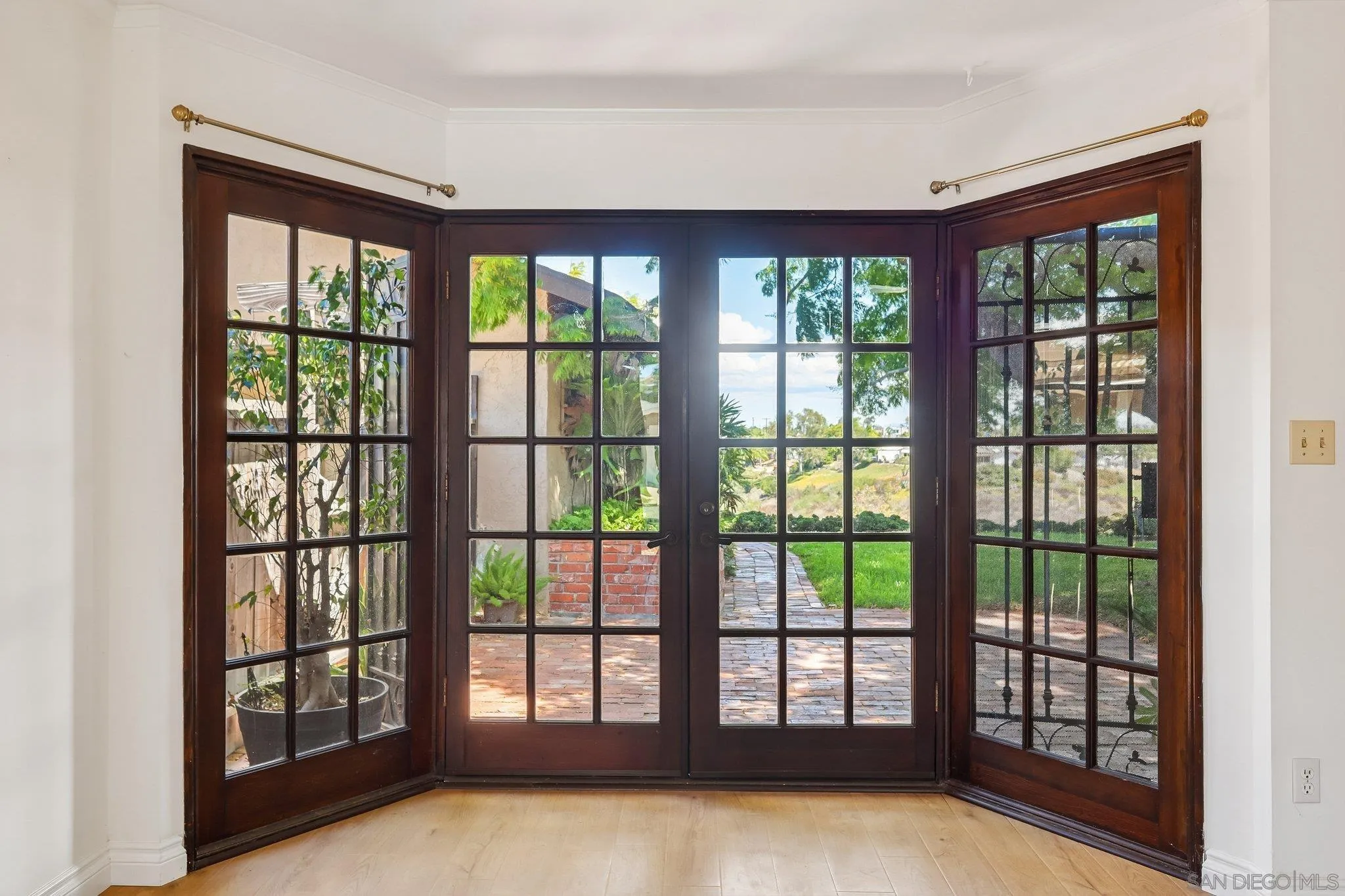 https://cdn.realtyfeed.com/cdn/127/260022090/ba7d948305dbc68a4475543906a11e43.webp