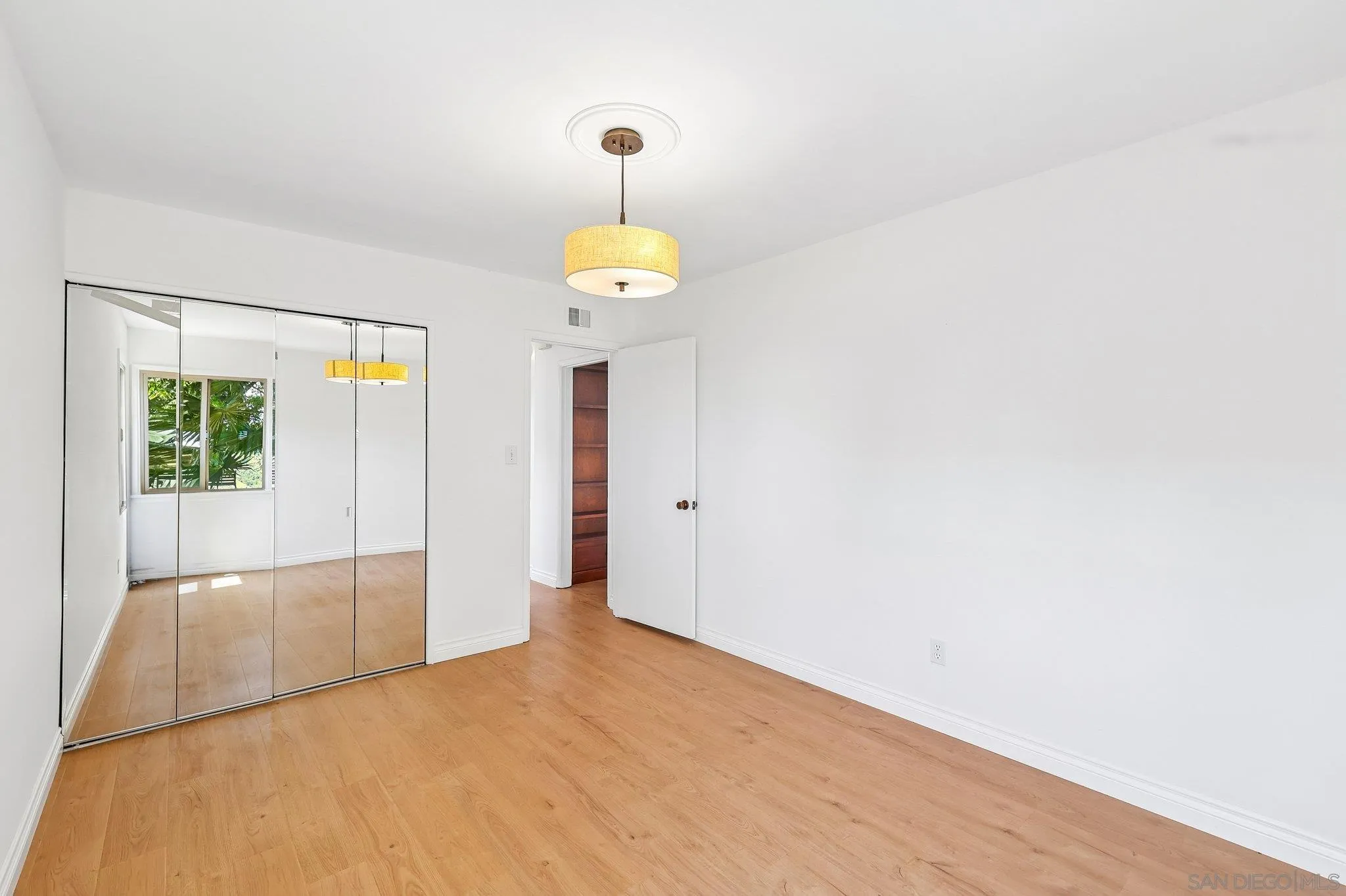 https://cdn.realtyfeed.com/cdn/127/260022090/d9d61adaa0e68af8c8d9f295ce7bf0b8.webp