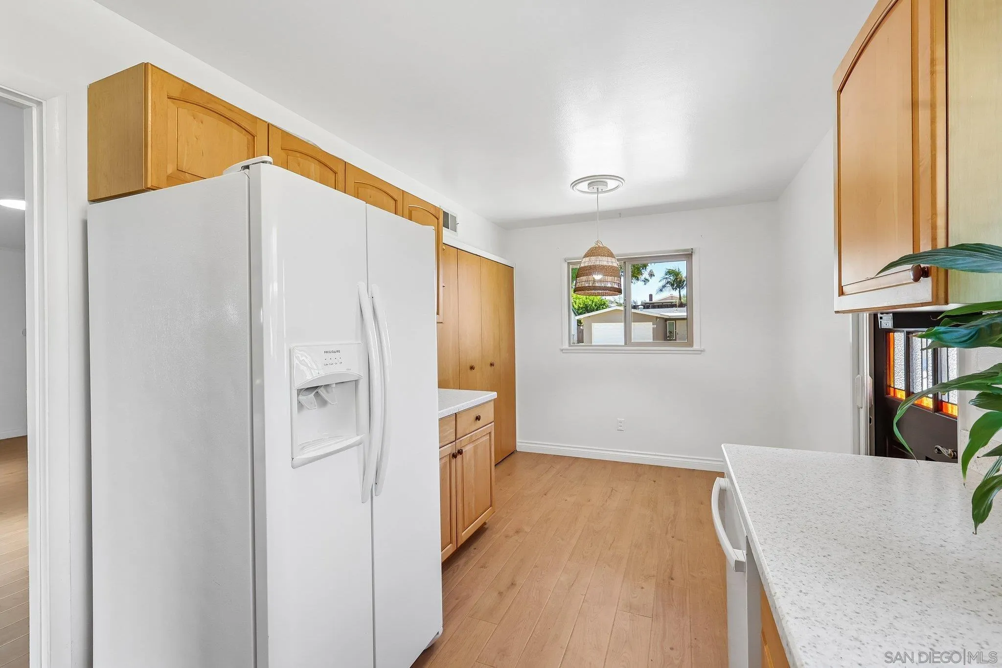 https://cdn.realtyfeed.com/cdn/127/260022090/fb783f529a4cb2c94bb720040a2f5a3b.webp