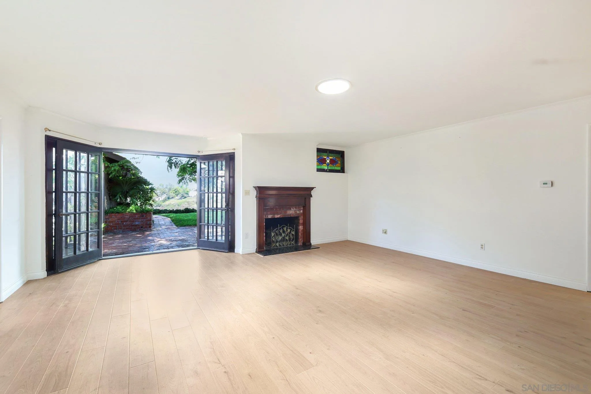 https://cdn.realtyfeed.com/cdn/127/260022090/fbadbff8d5306f80e772483242b9973c.webp