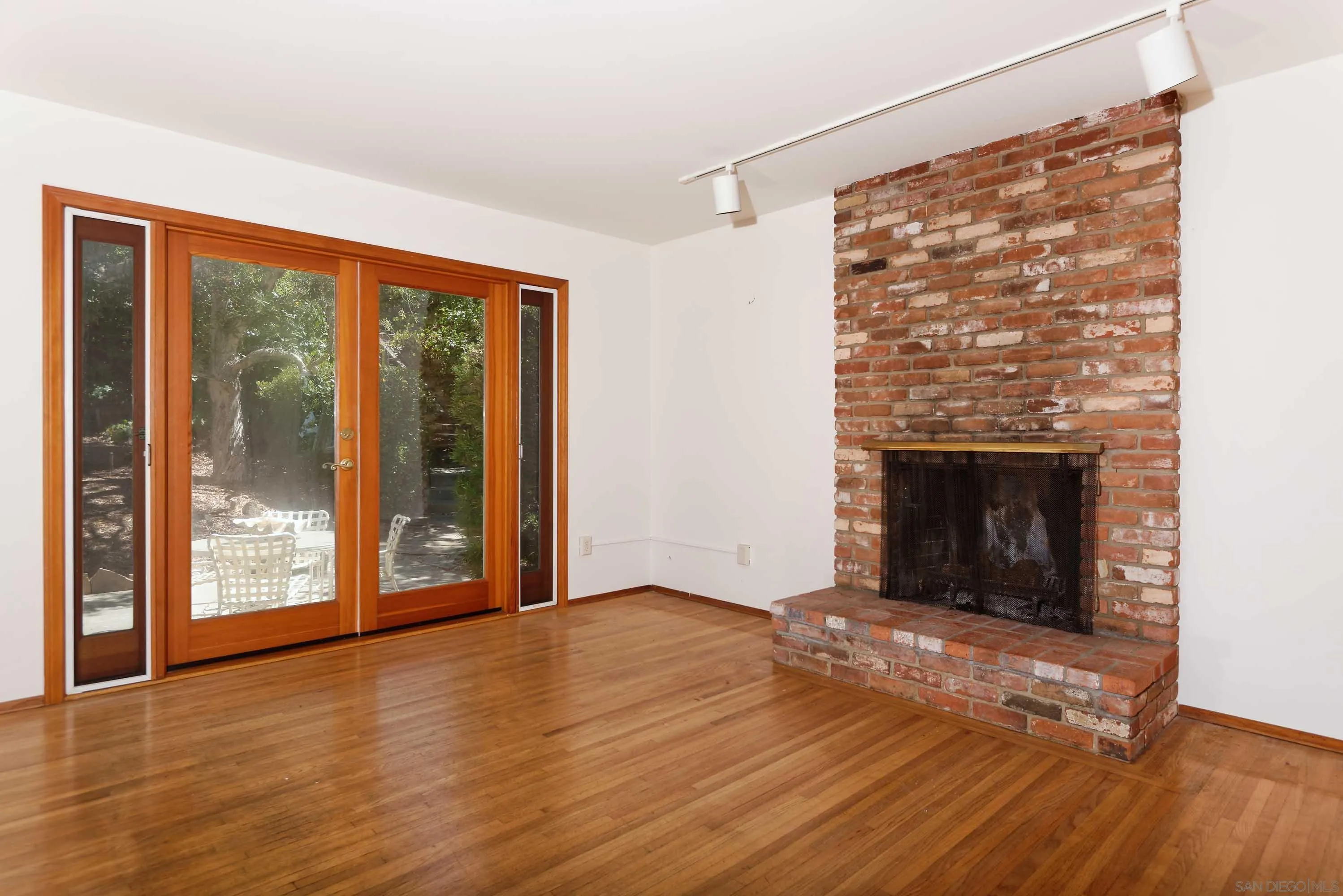 https://cdn.realtyfeed.com/cdn/127/260022095/046af465a9345b395df7b3e2de62fe58.webp