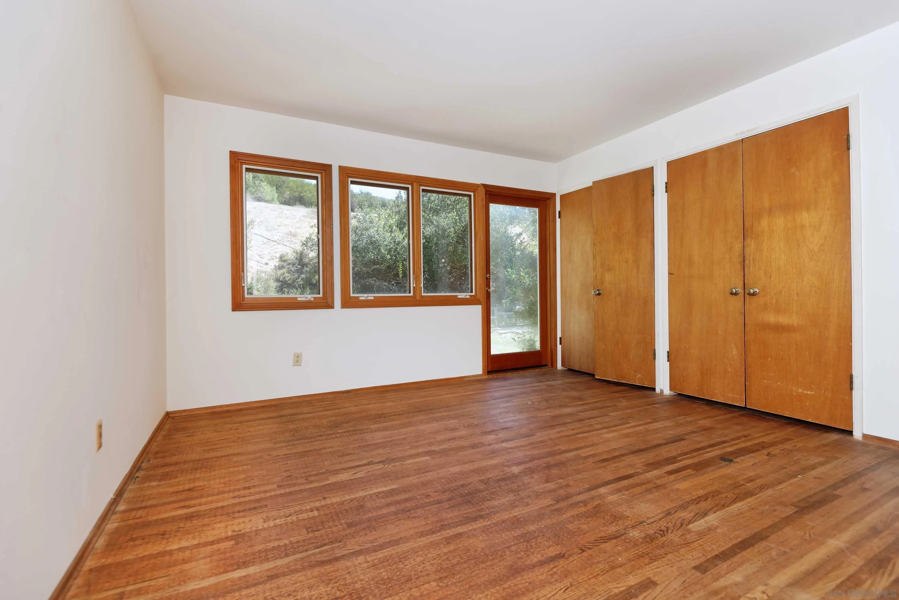 https://cdn.realtyfeed.com/cdn/127/260022095/15cb7efe3efbca4de812613616943c83.webp