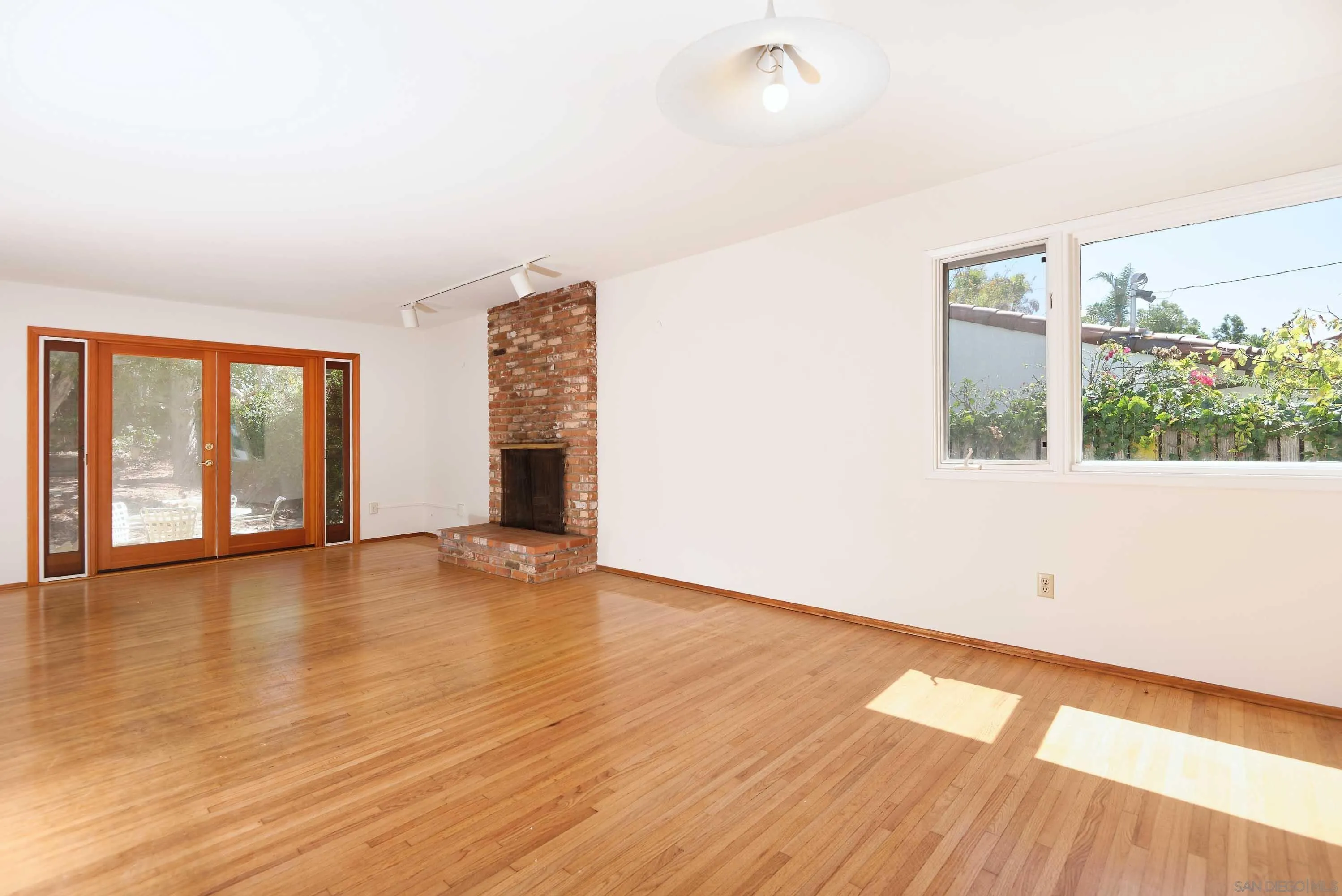 https://cdn.realtyfeed.com/cdn/127/260022095/3b153ba9d0115e198d0798ec96292787.webp