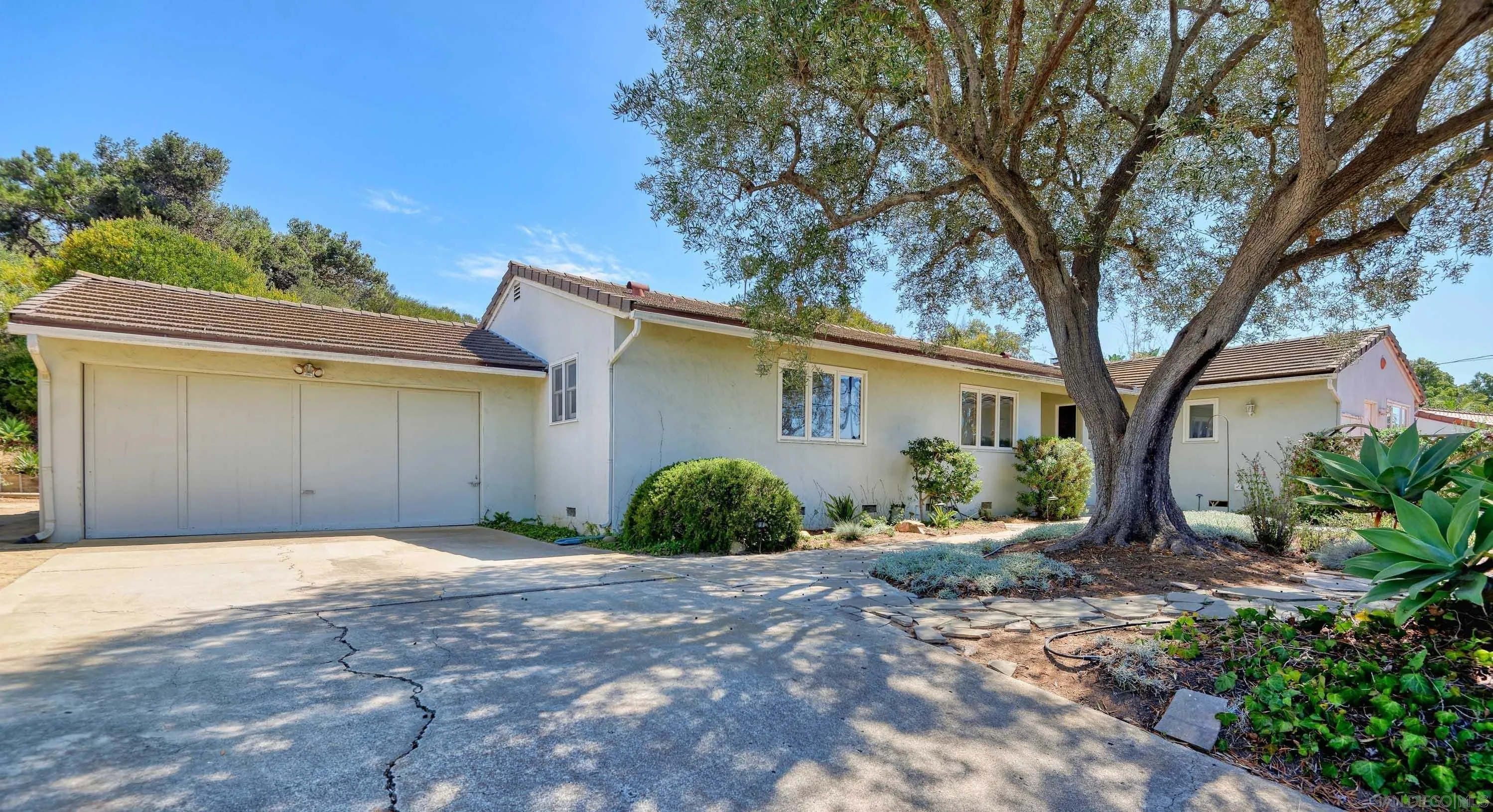 https://cdn.realtyfeed.com/cdn/127/260022095/766bcdbe6786c3b5f3d2e54bf62d1941.webp