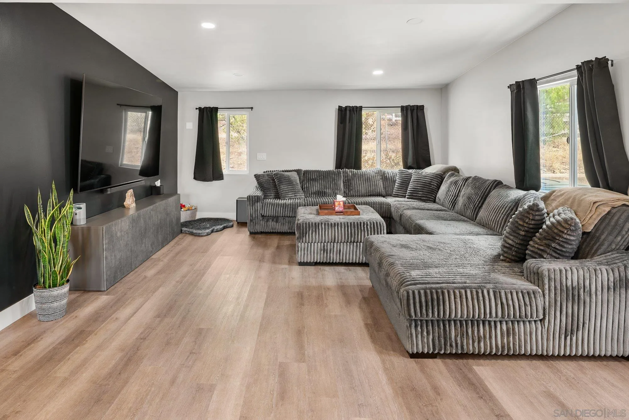 https://cdn.realtyfeed.com/cdn/127/260022098/00e9d199c3901209039738331e9911fd.webp