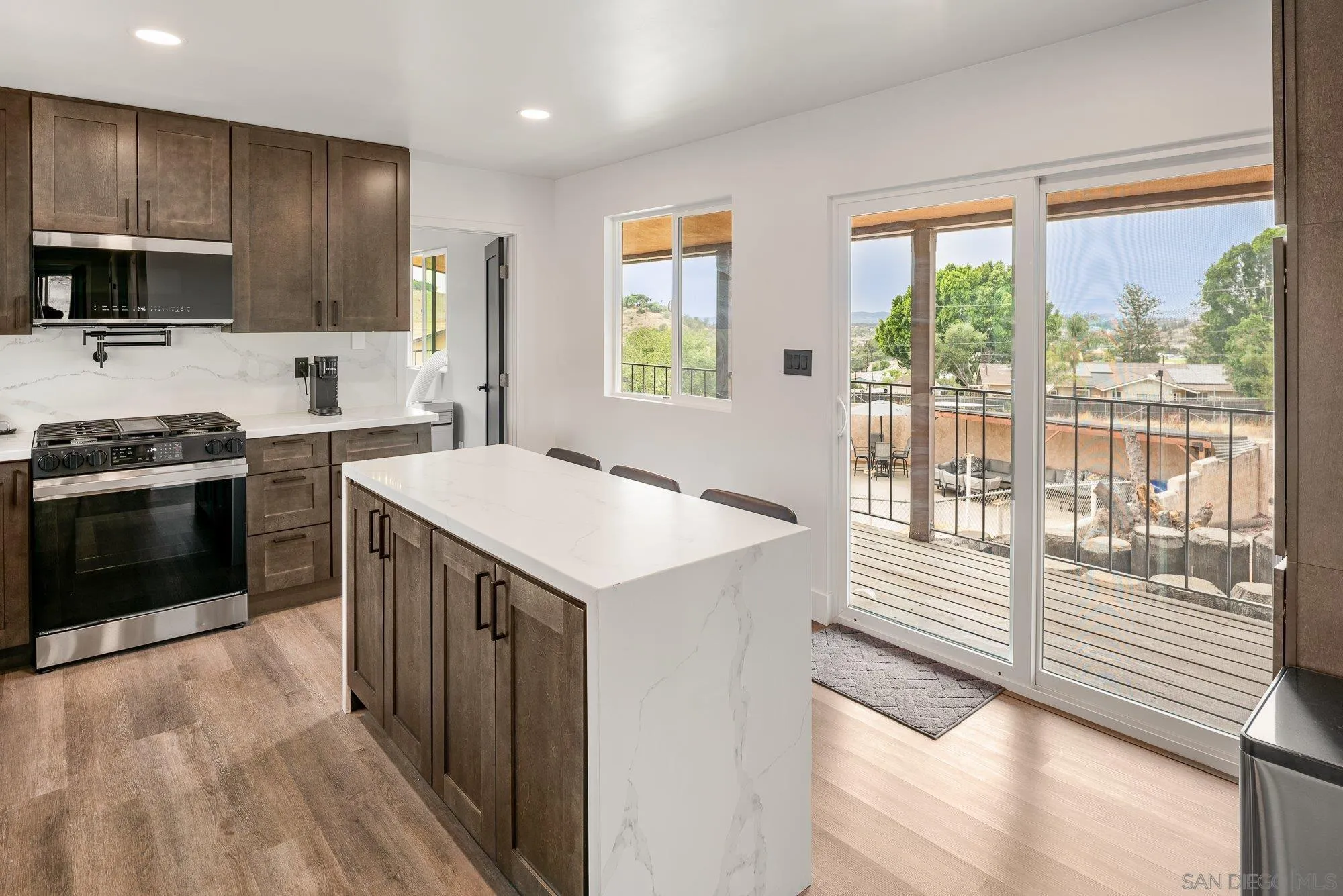 https://cdn.realtyfeed.com/cdn/127/260022098/10bc5c6ed3fd30d863ebd390acaf98fd.webp