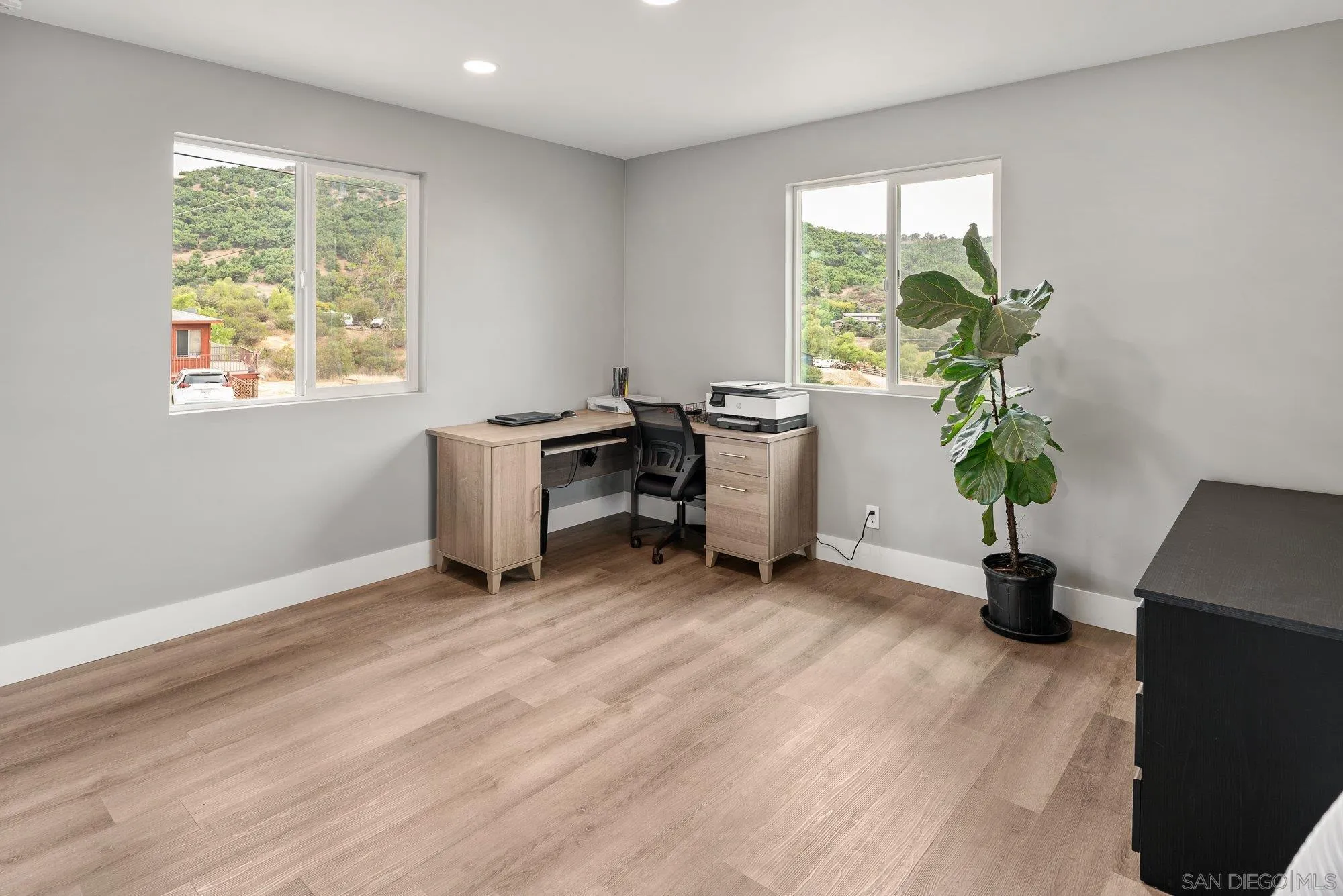 https://cdn.realtyfeed.com/cdn/127/260022098/198f9e5205307a252845e5287118ad16.webp
